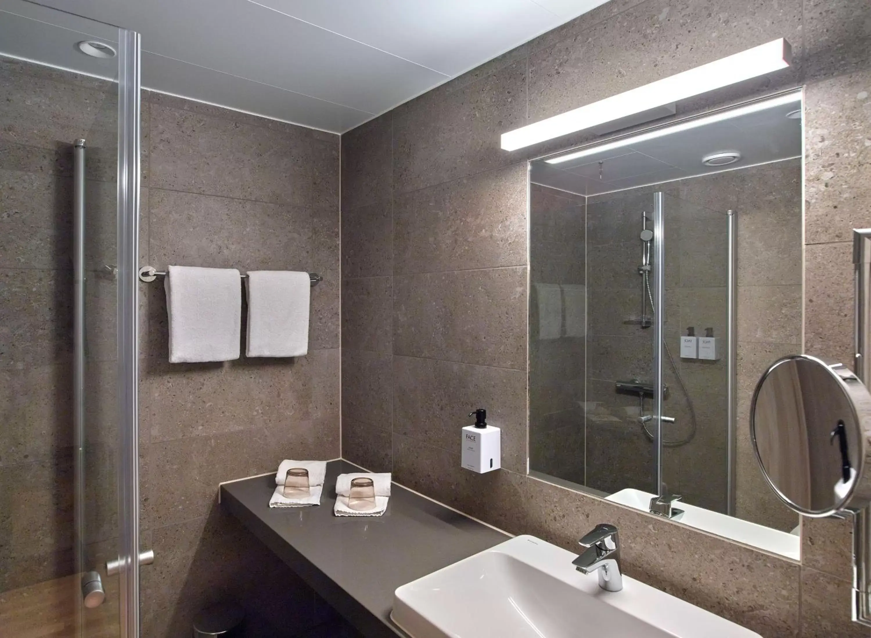 Bedroom, Bathroom in Scandic Oceanhamnen Bedroom, Bathroom in Scandic Oceanhamnen