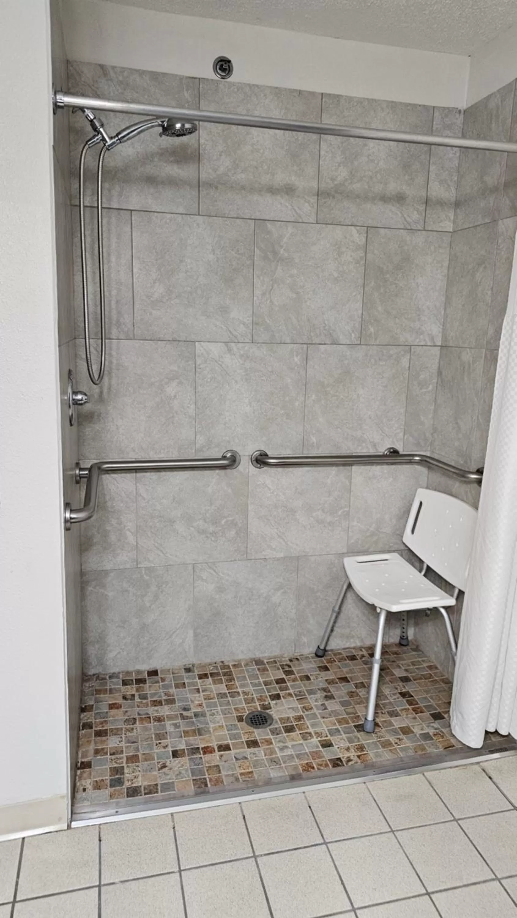 Shower in MJ INN and SUITES