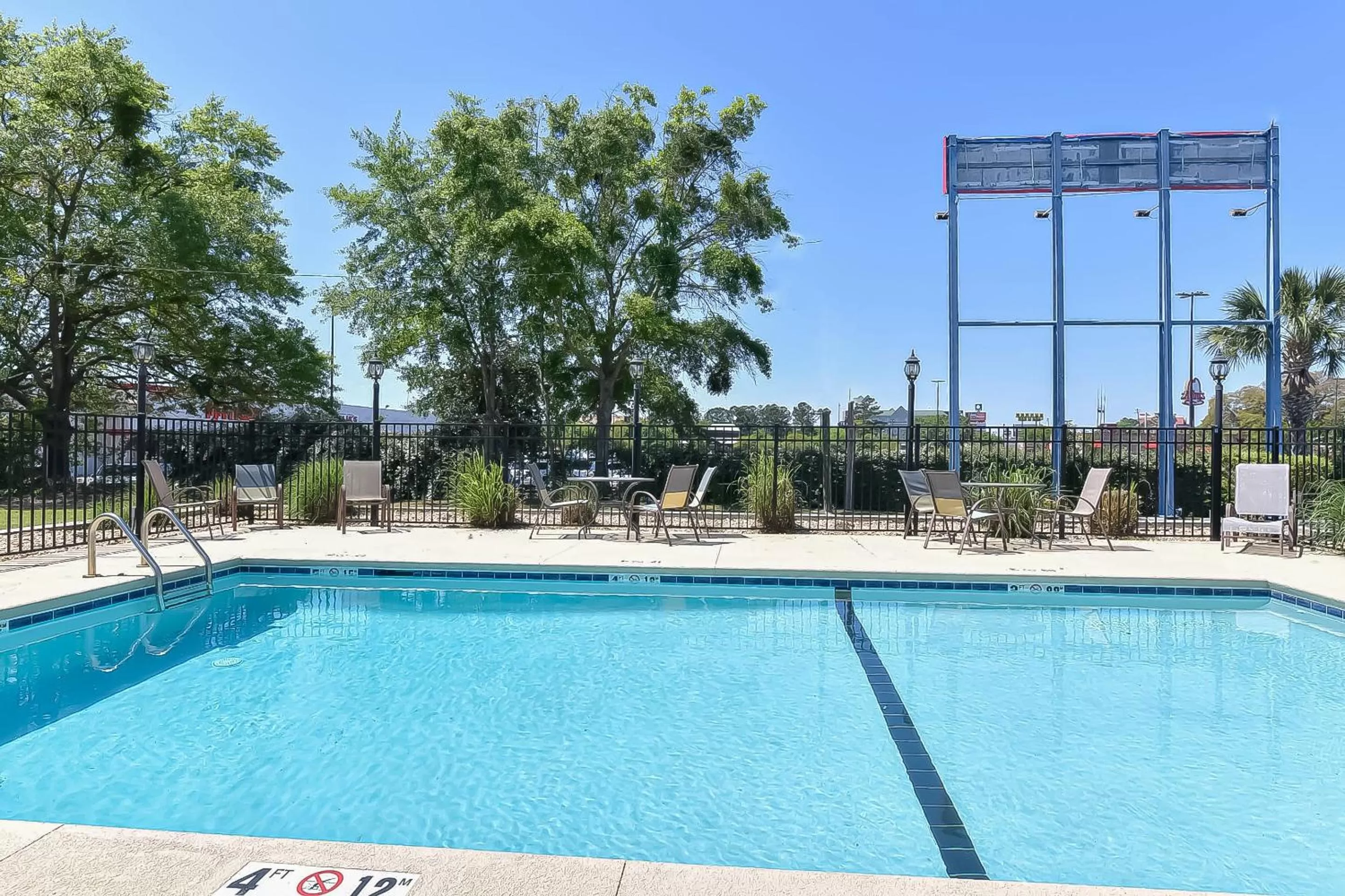 Swimming pool in OYO Hotel Valdosta GA I-75
