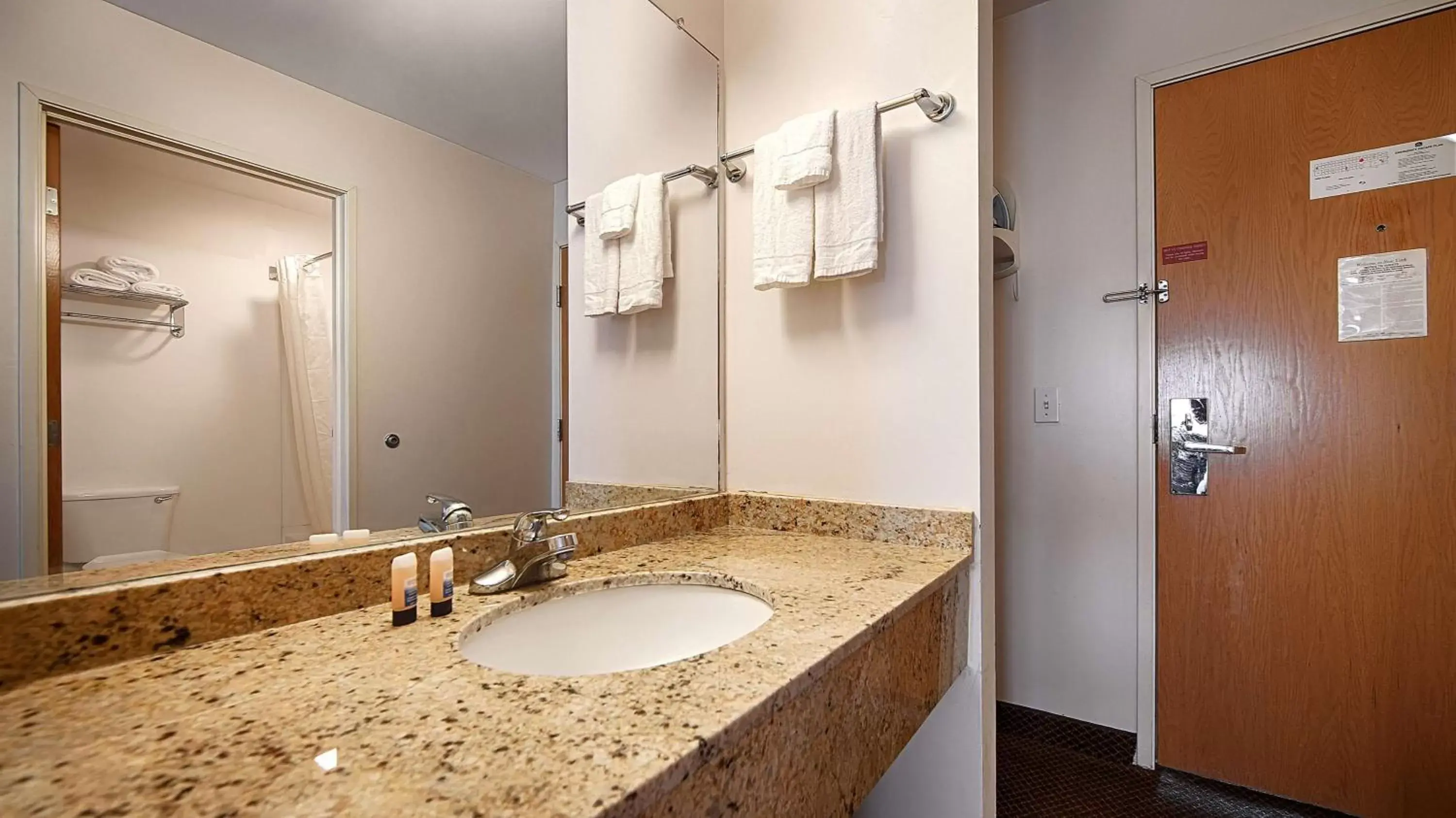 Bathroom in Best Western New Baltimore Inn