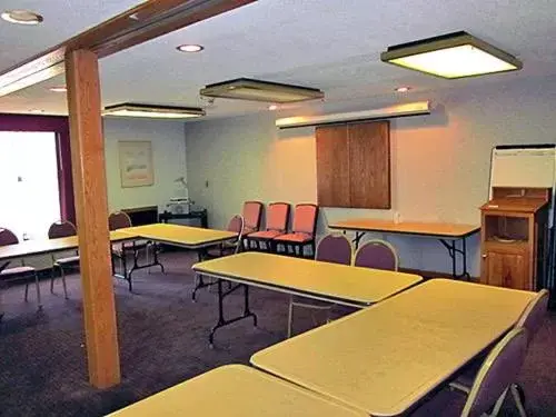 Meeting/conference room in Motel 6-Richmond, IN