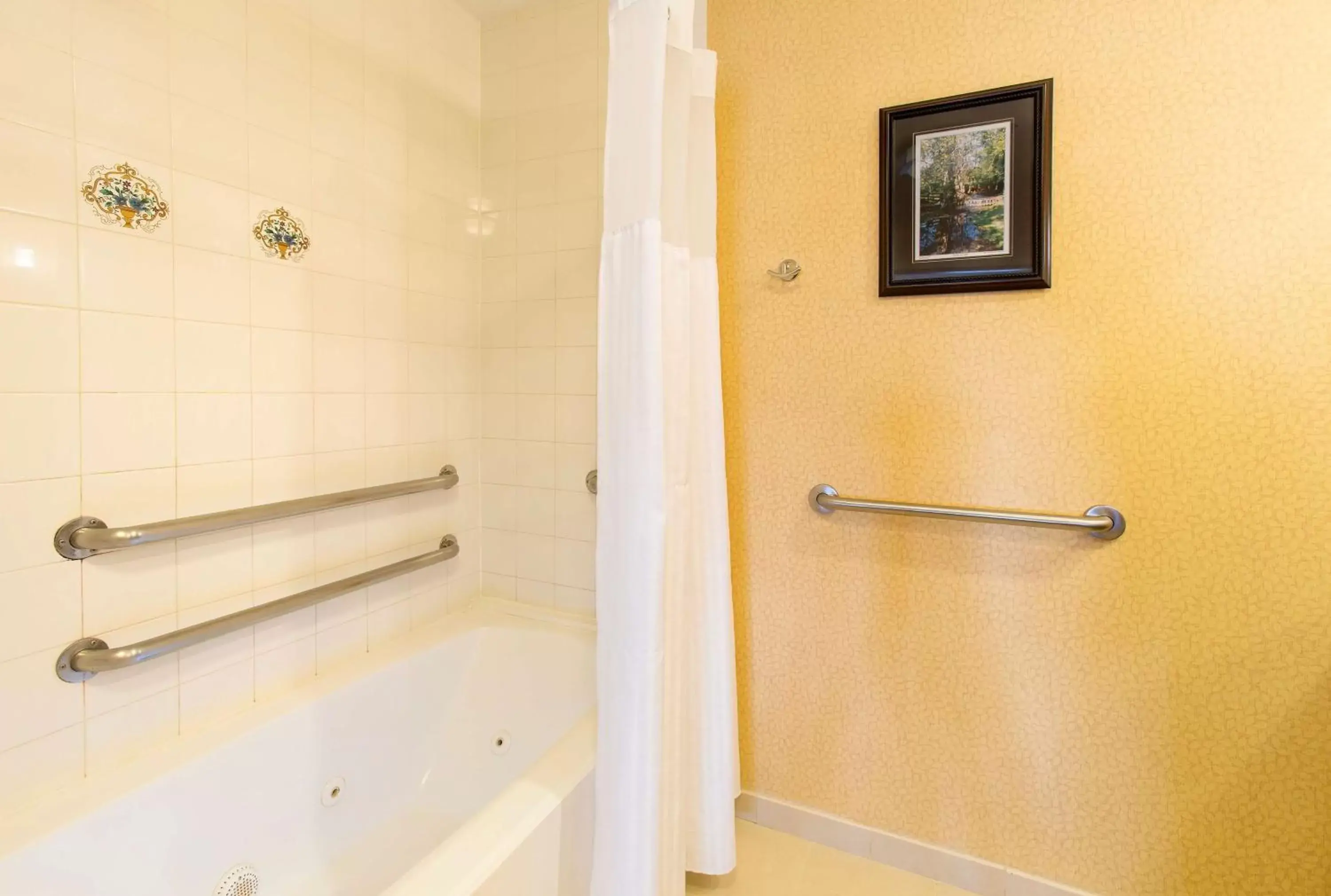 Bathroom in DoubleTree Suites by Hilton Lexington