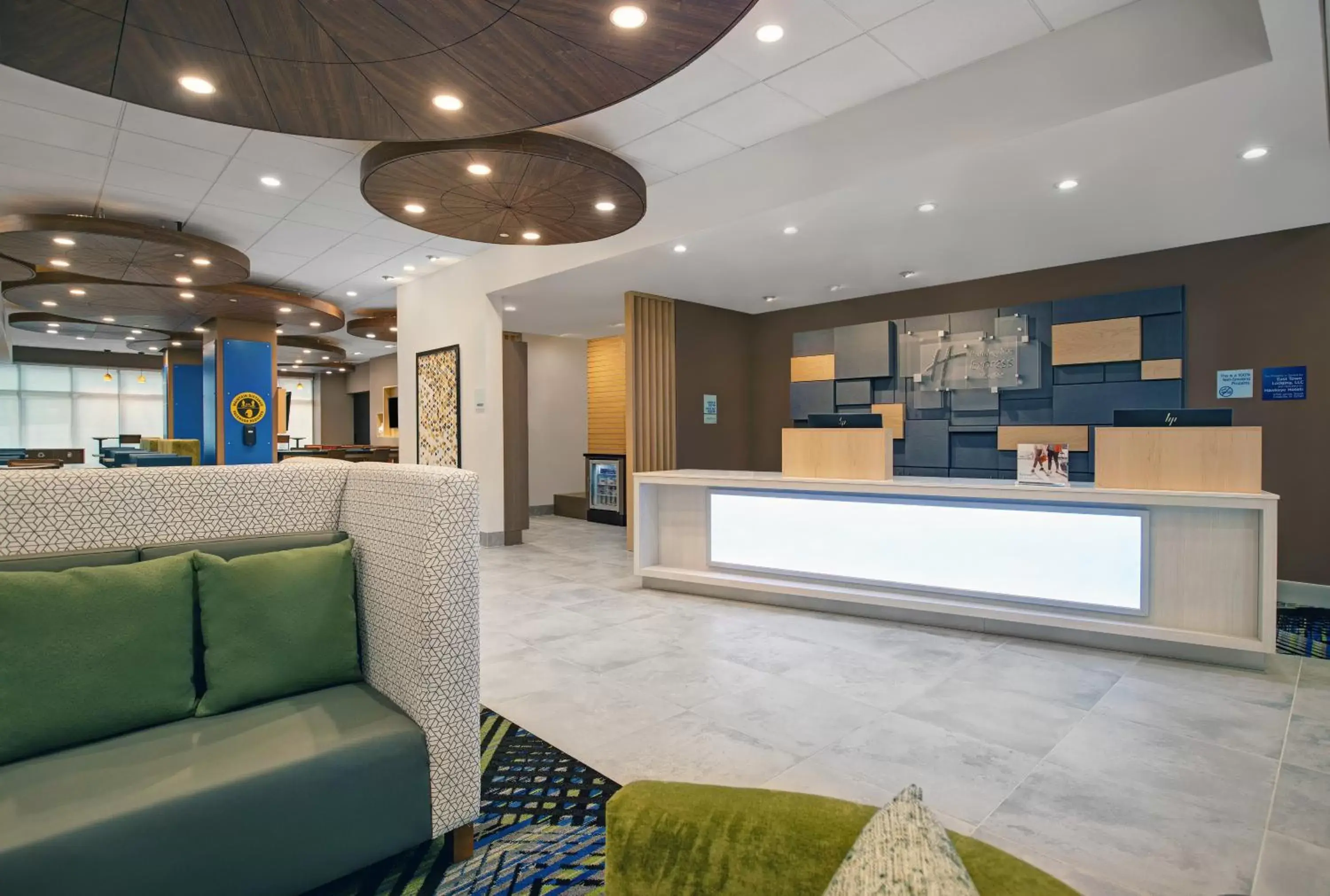 Property building, Lobby/Reception in Holiday Inn Express - Milwaukee Downtown, an IHG Hotel