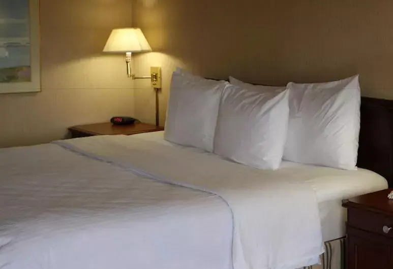 Bed in Days Inn & Suites by Wyndham Sunnyvale