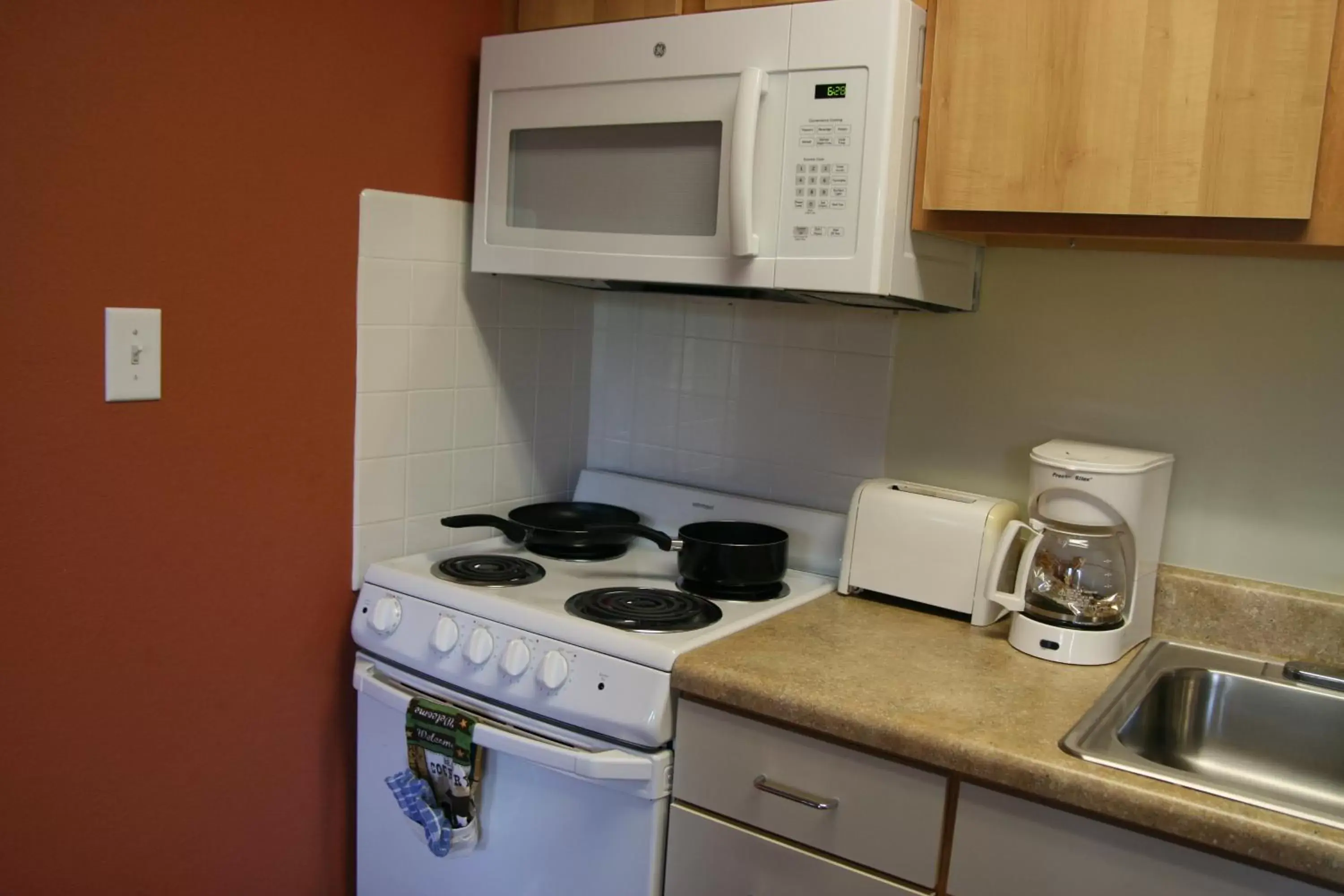 Kitchen or kitchenette, Kitchen/Kitchenette in Affordable Suites of America Fredericksburg