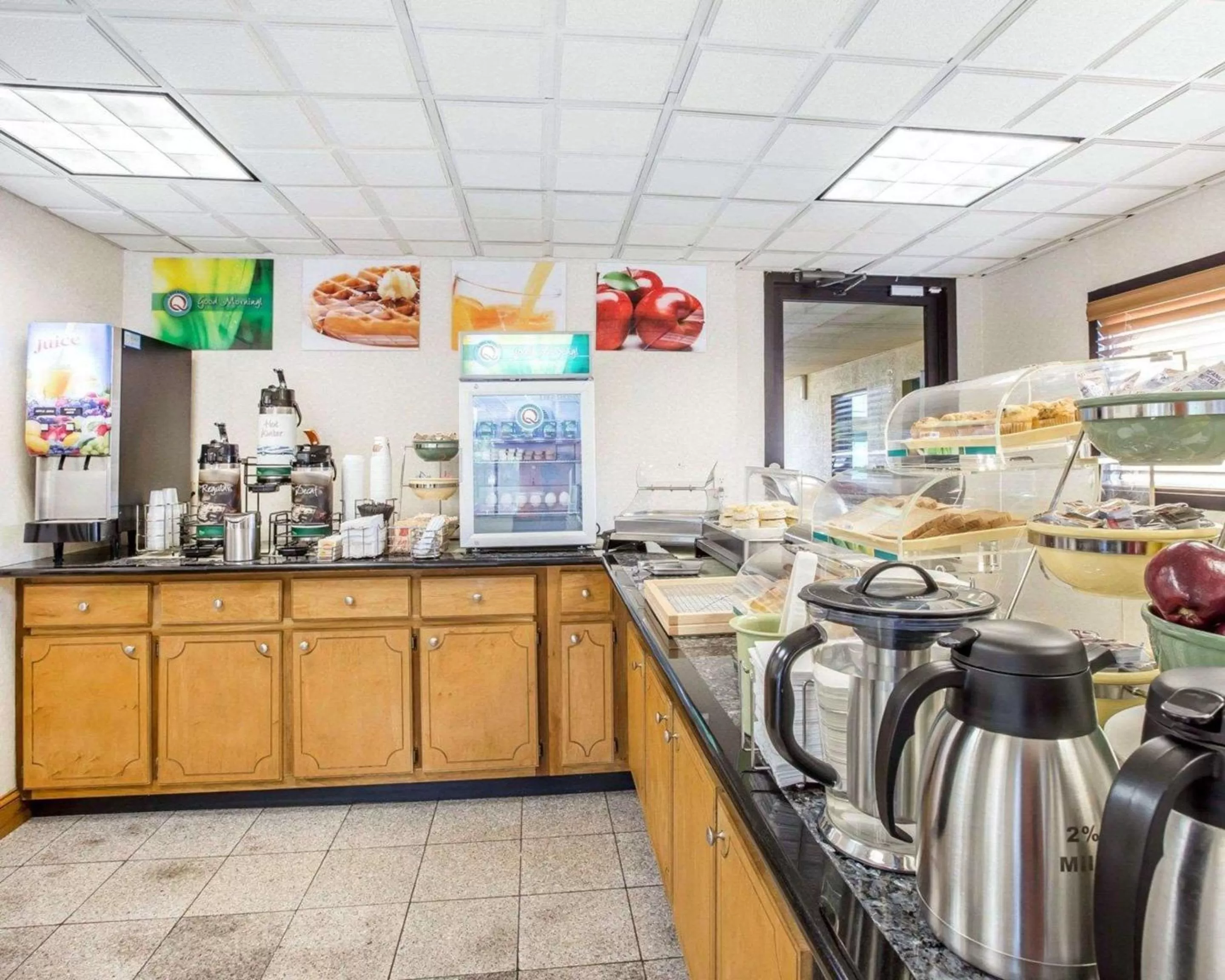 Restaurant/places to eat in Quality Inn Macon West