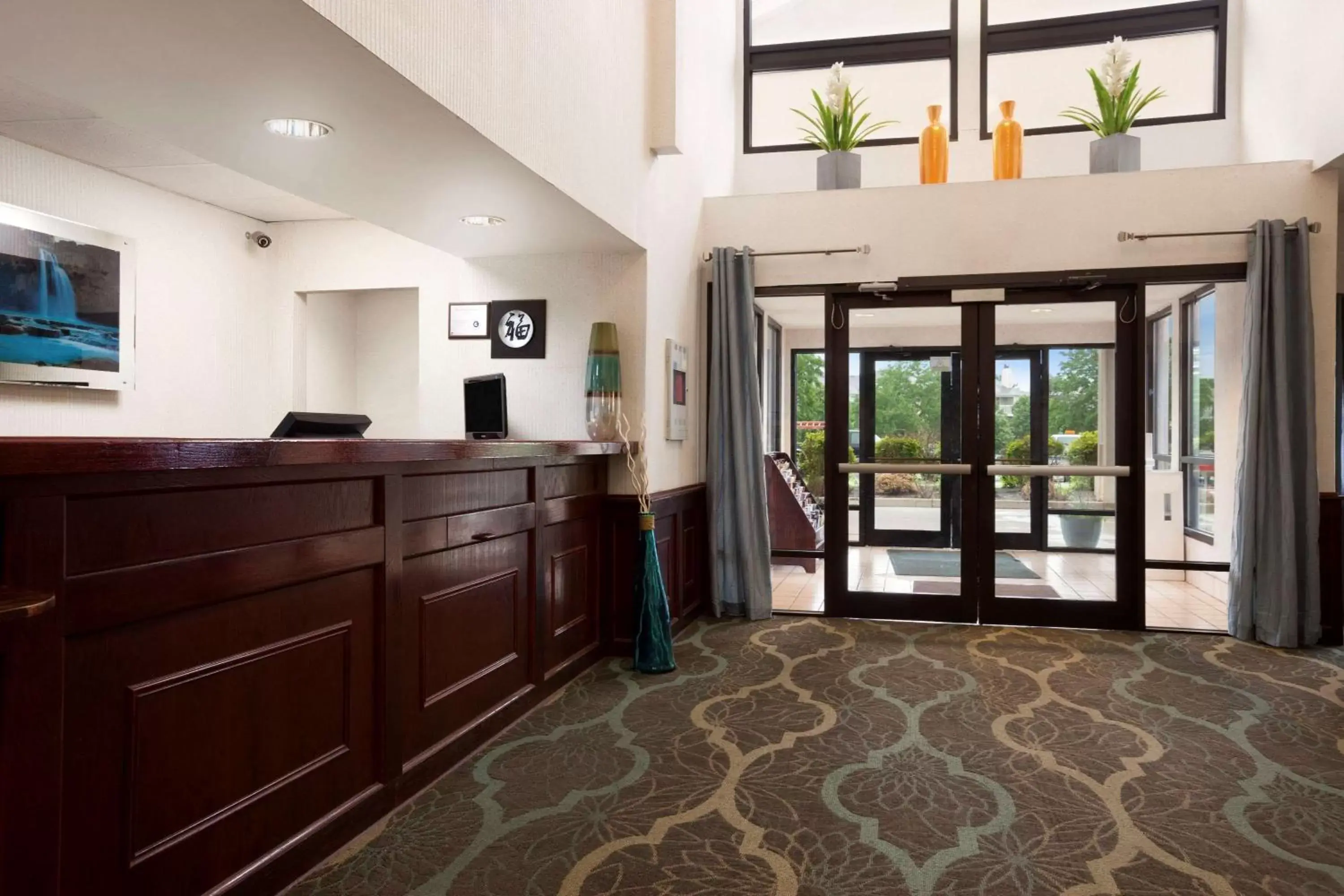 Lobby or reception, Lobby/Reception in Super 8 by Wyndham Aurora/Naperville Area