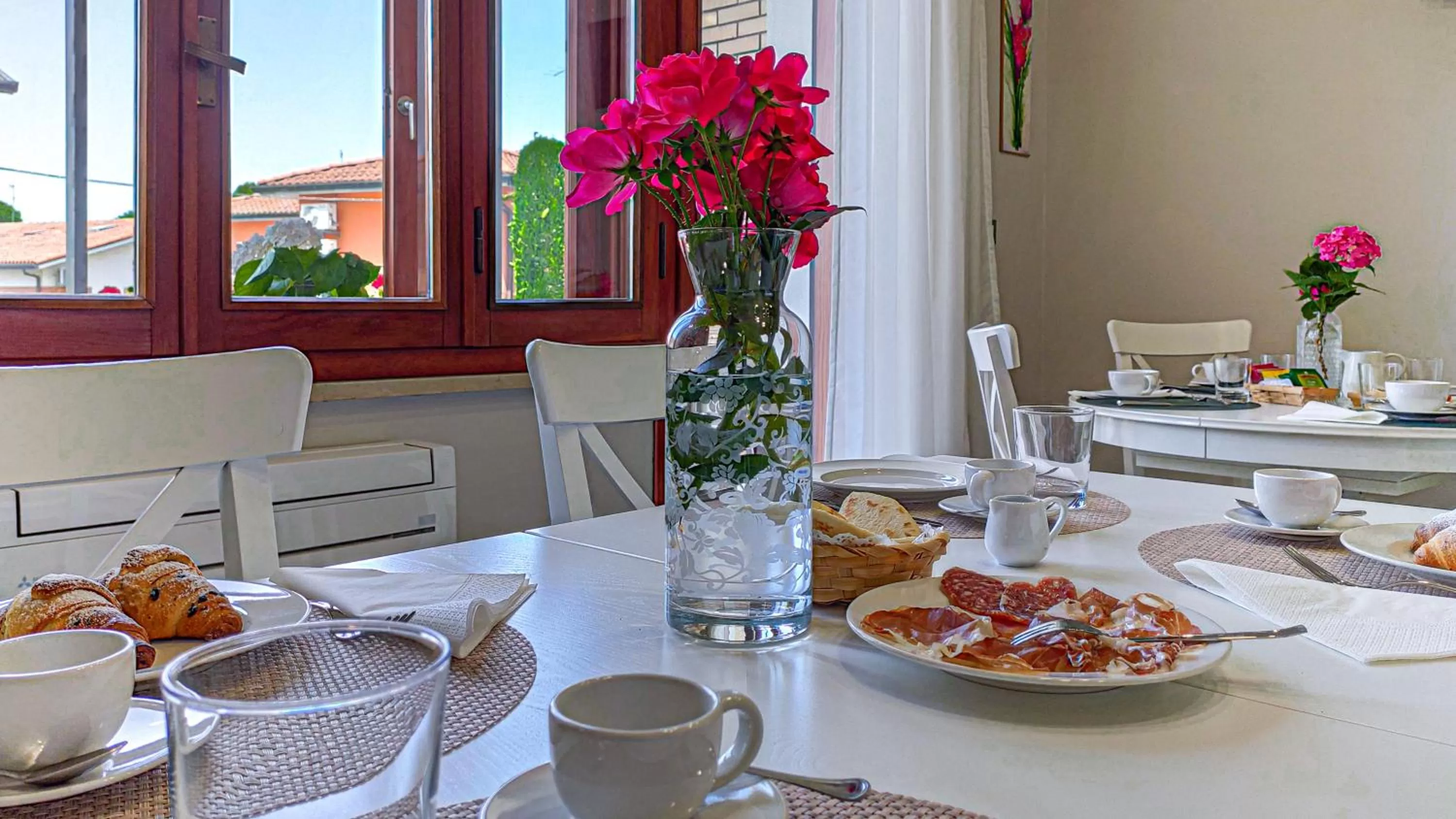 Breakfast in LA DAMA ROOM&BREAKFAST