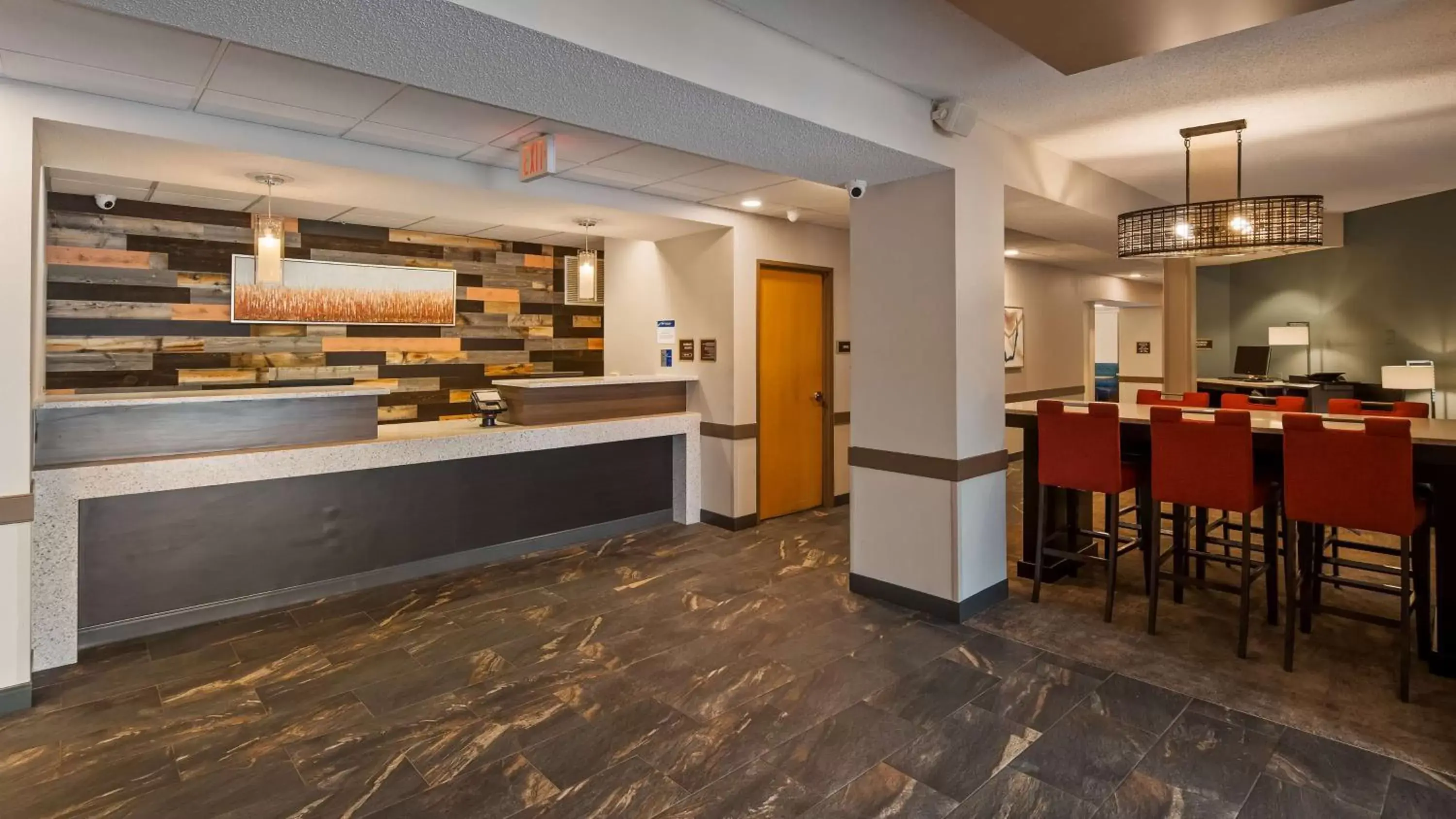 Restaurant/places to eat in Best Western Plus Hudson I-94