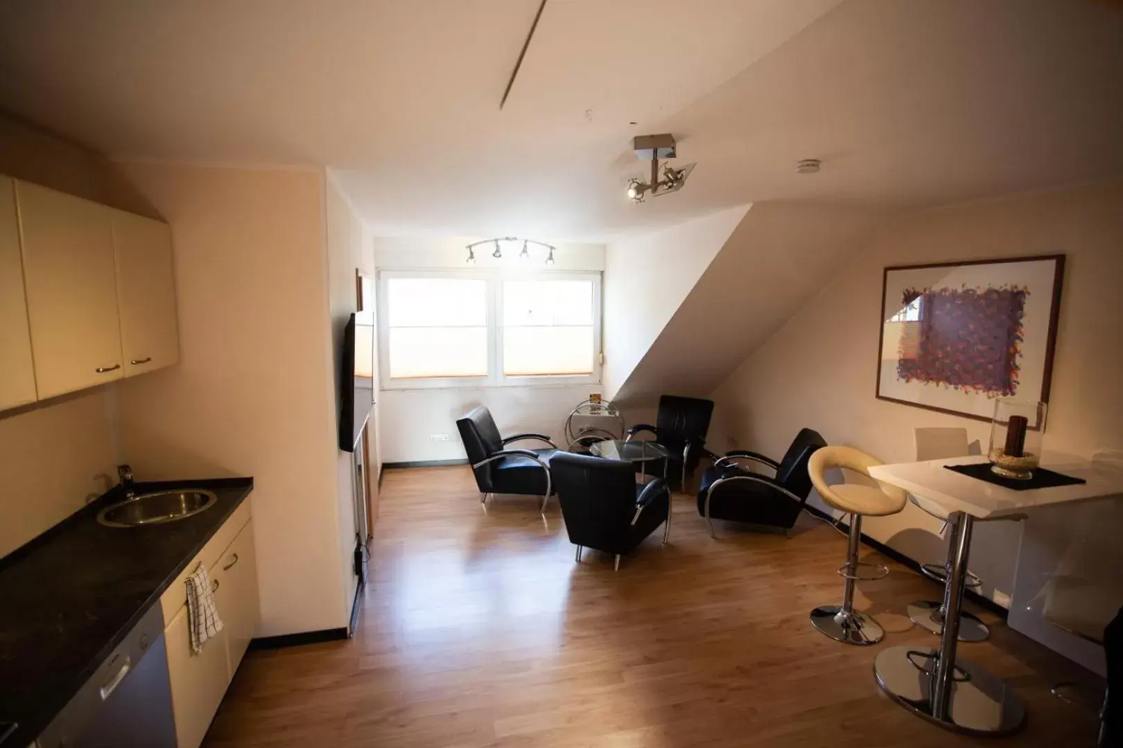 Kitchen or kitchenette, Seating Area in Hotel Am Sportpark