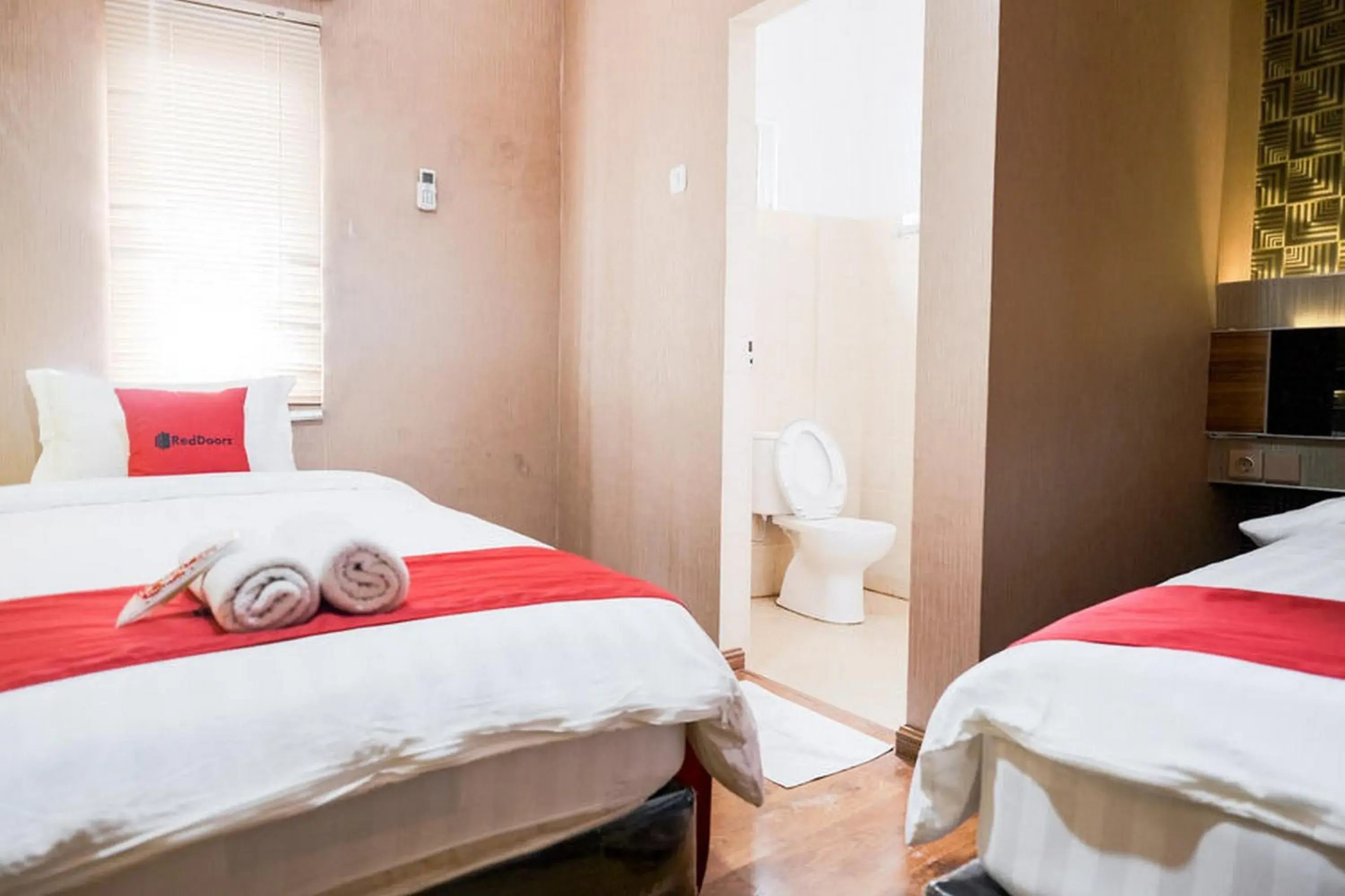 Bed in RedDoorz Plus @ Simpang USU Medan Bed in RedDoorz Plus @ Simpang USU Medan