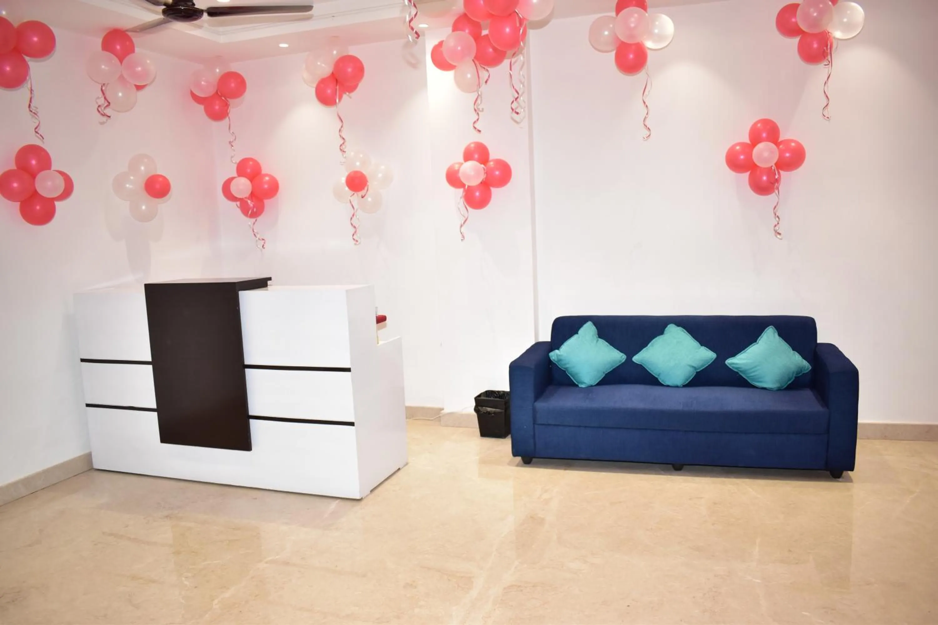 Living room in Qotel Comfort Ashok Vihar - Near Delhi University