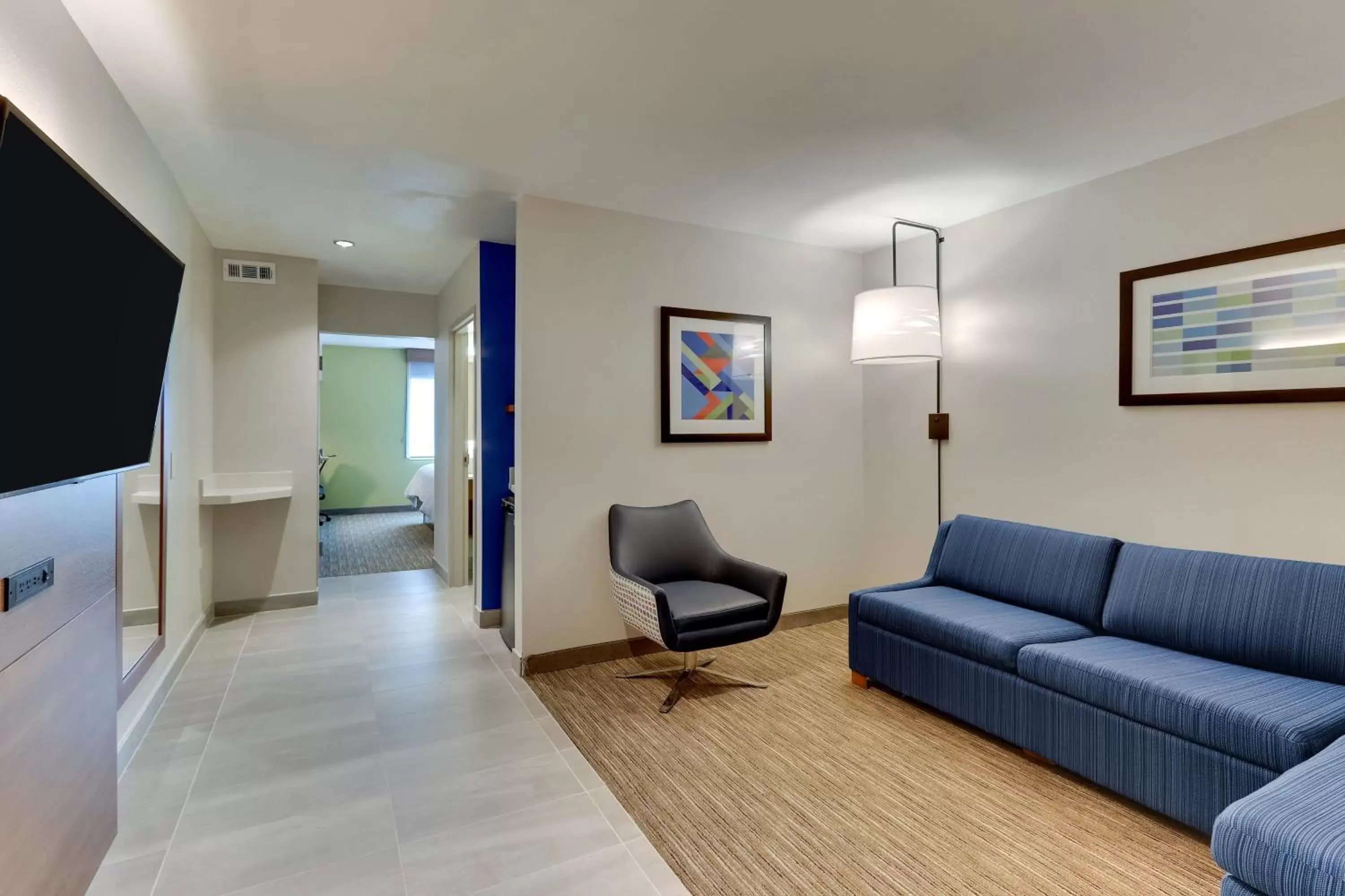 Photo of the whole room, Seating Area in Holiday Inn Express & Suites - Dawsonville, an IHG Hotel