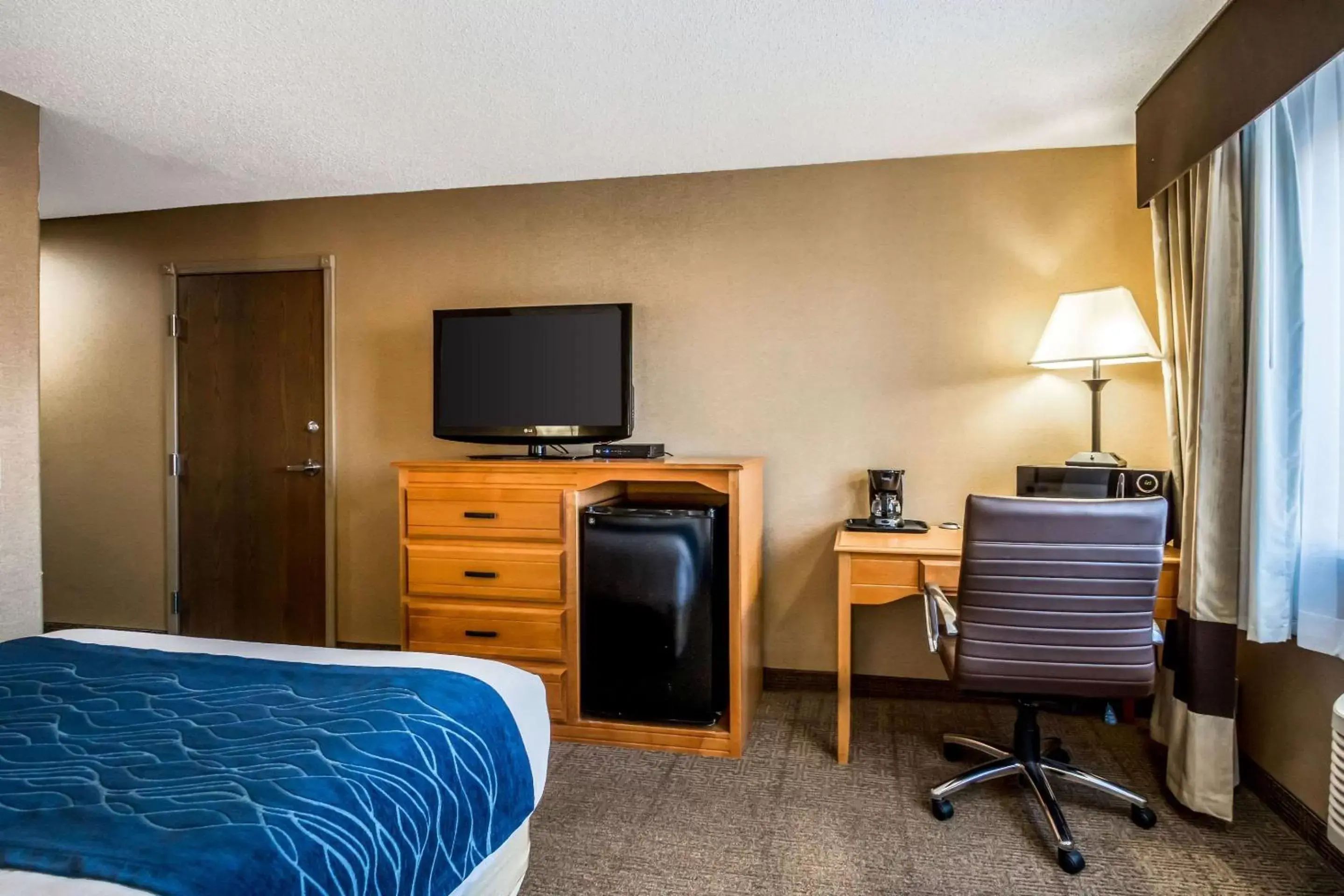 Photo of the whole room, TV/Entertainment Center in Comfort Inn Green River National Park Area
