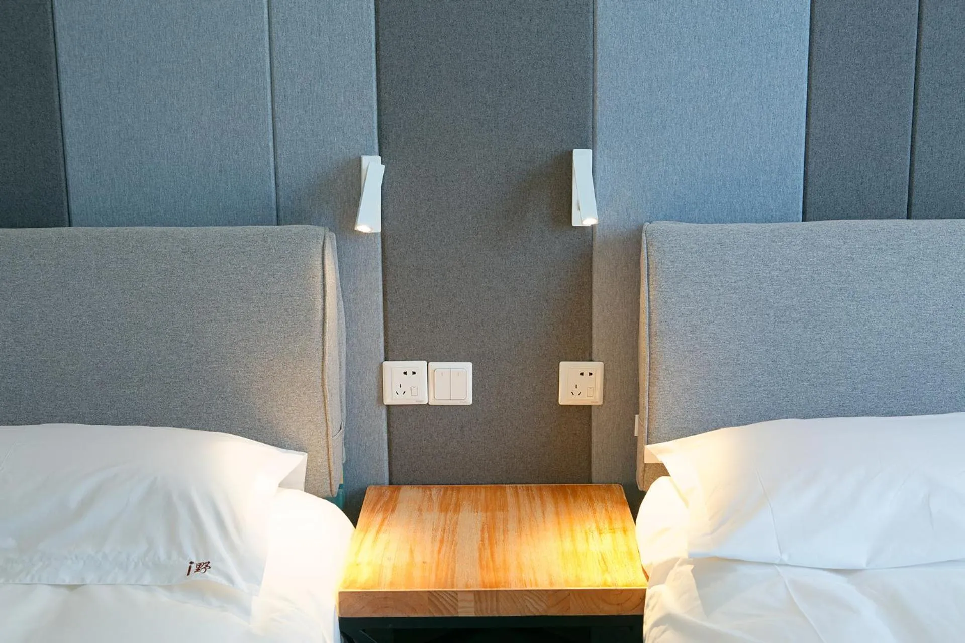 Decorative detail, Bed in The Cloudland International Youth Hostel Close to the city center,15 min walks to the subway, Close to the night market, old street, green lake, English-speaking service, free Activity convenient payment and visa cards are accepted