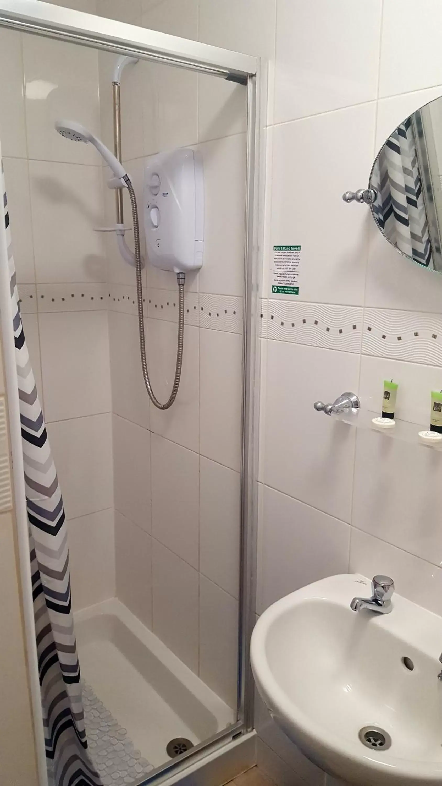 Shower, Bathroom in The Waverley Hotel