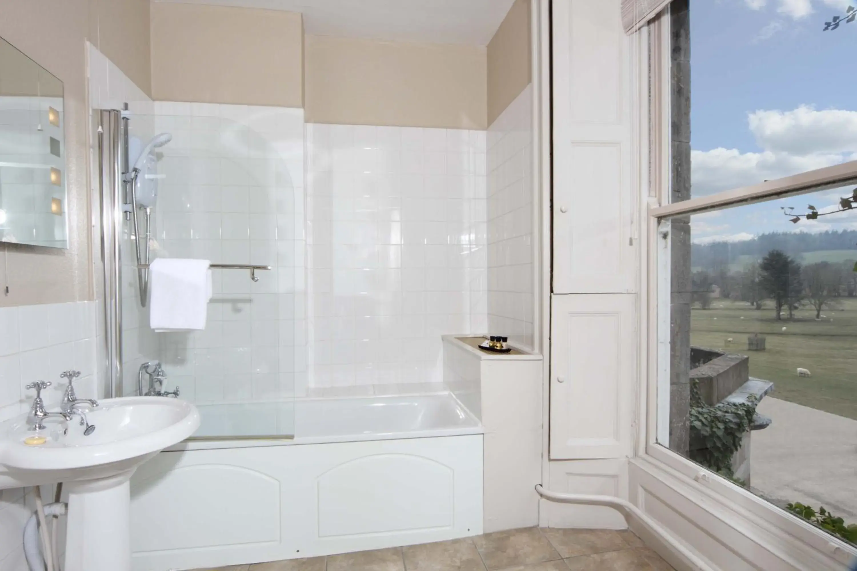 Bathroom in Sweeney Hall Hotel