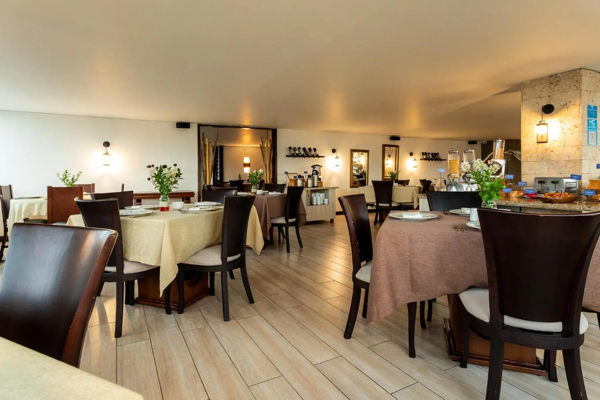 Restaurant/Places to Eat in Hotel Carretero