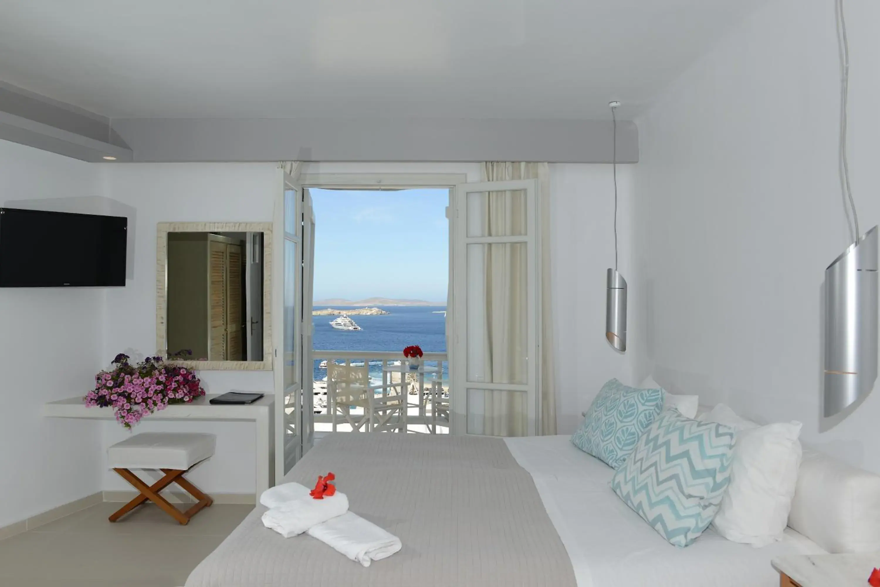 Photo of the whole room, Bed in Mykonos View Hotel Photo of the whole room, Bed in Mykonos View Hotel