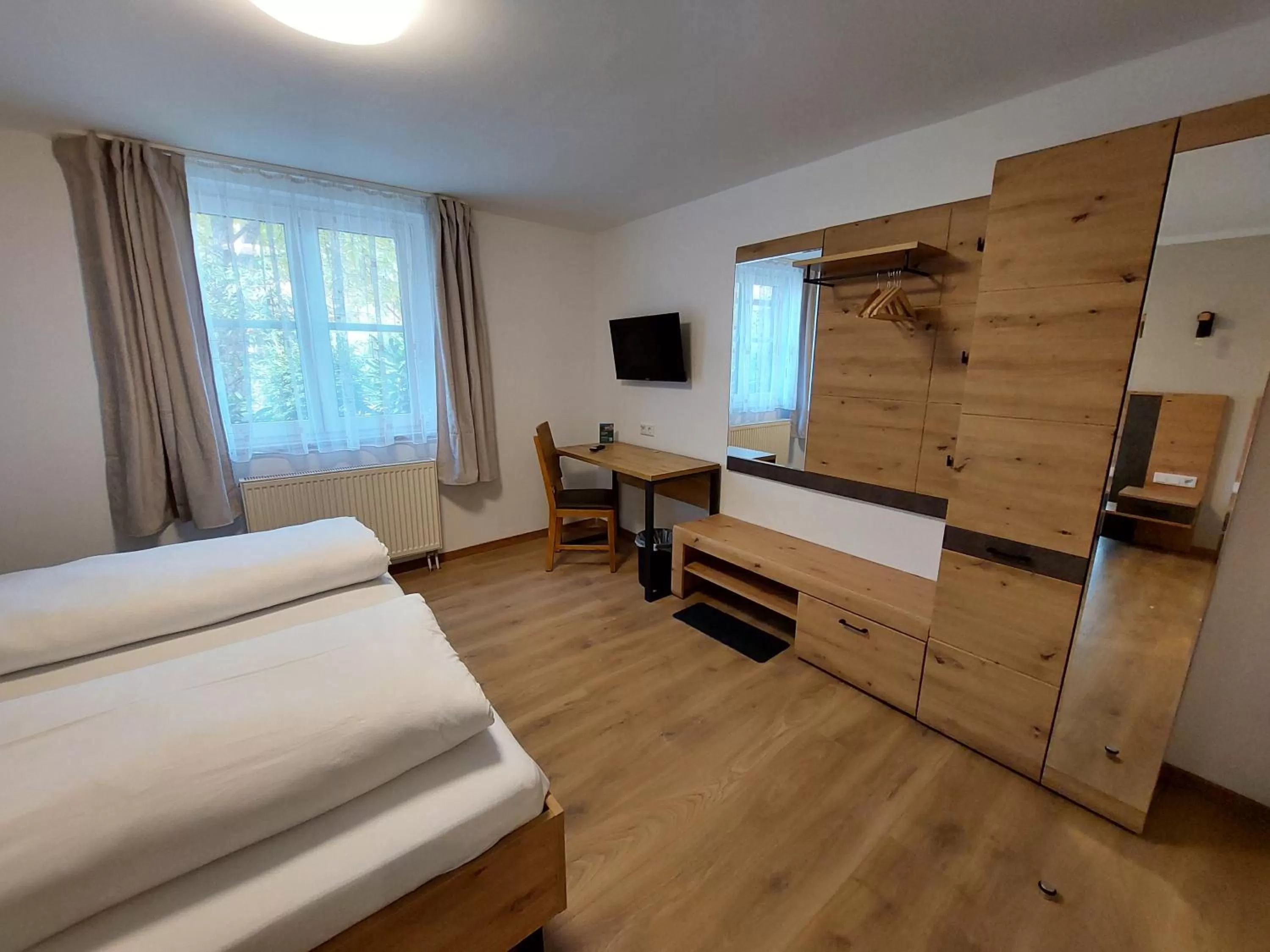 Bed in Landgasthof Mörsbergei