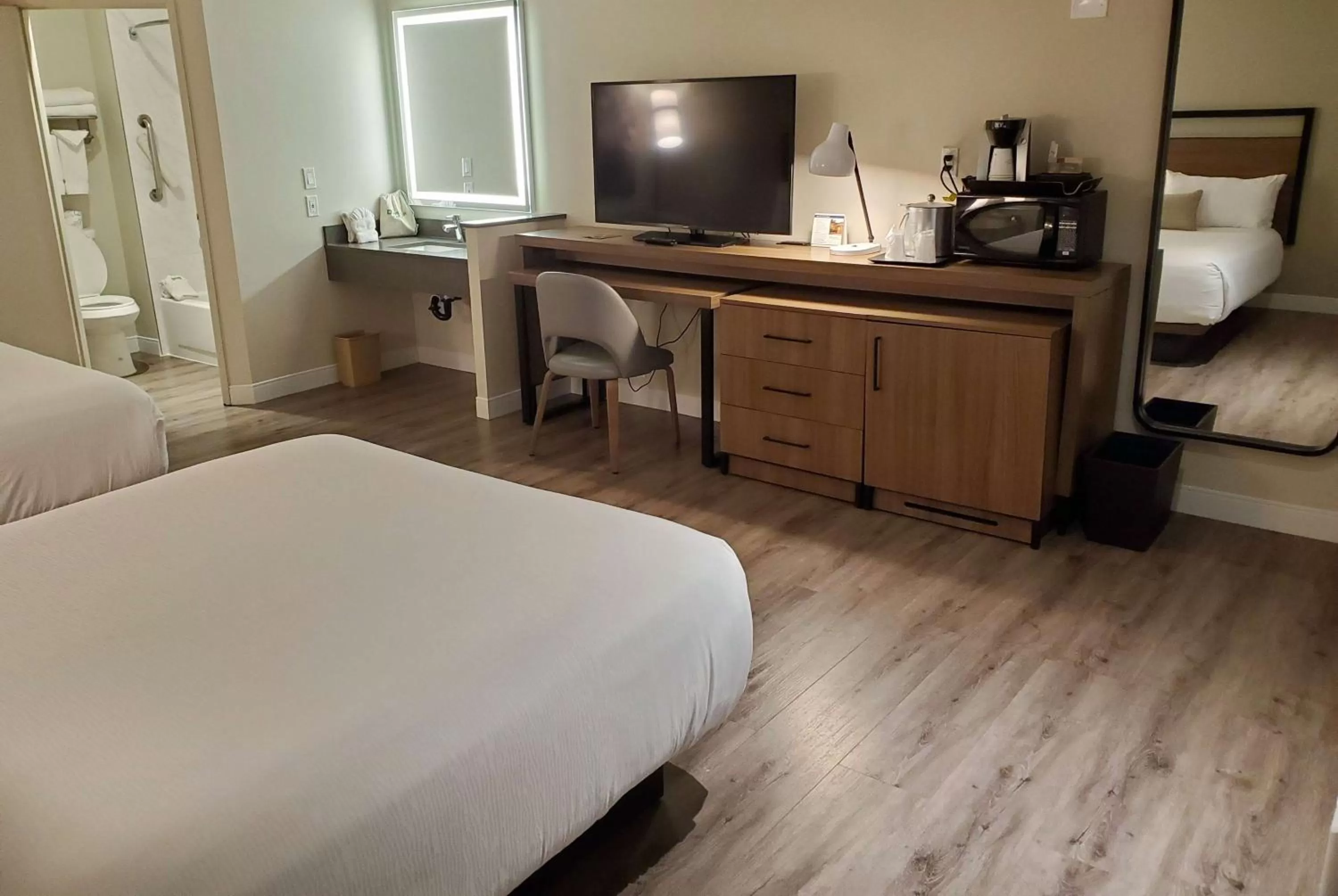 Photo of the whole room in Wyndham Garden San Diego