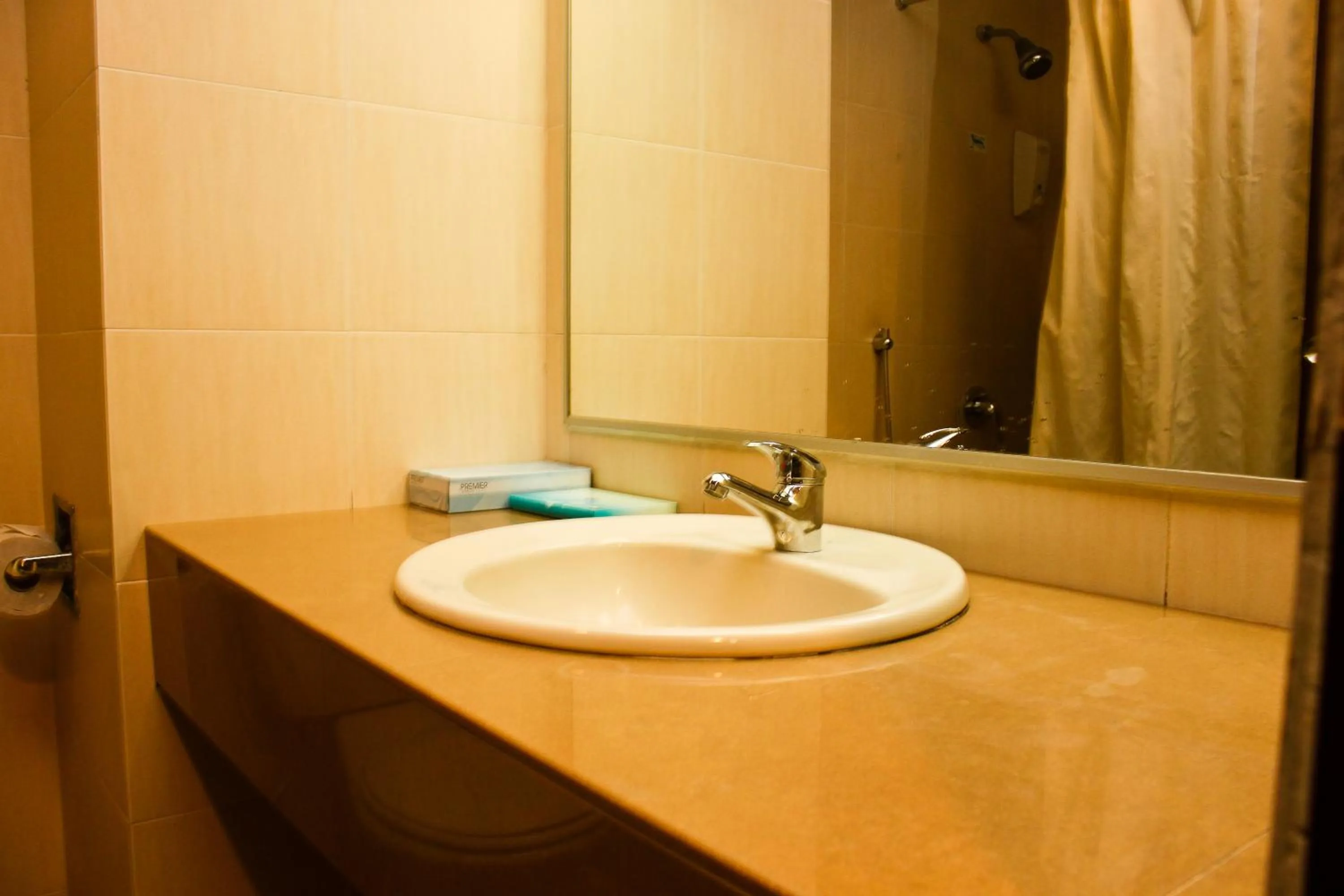 Bathroom in De Rhu Beach Resort