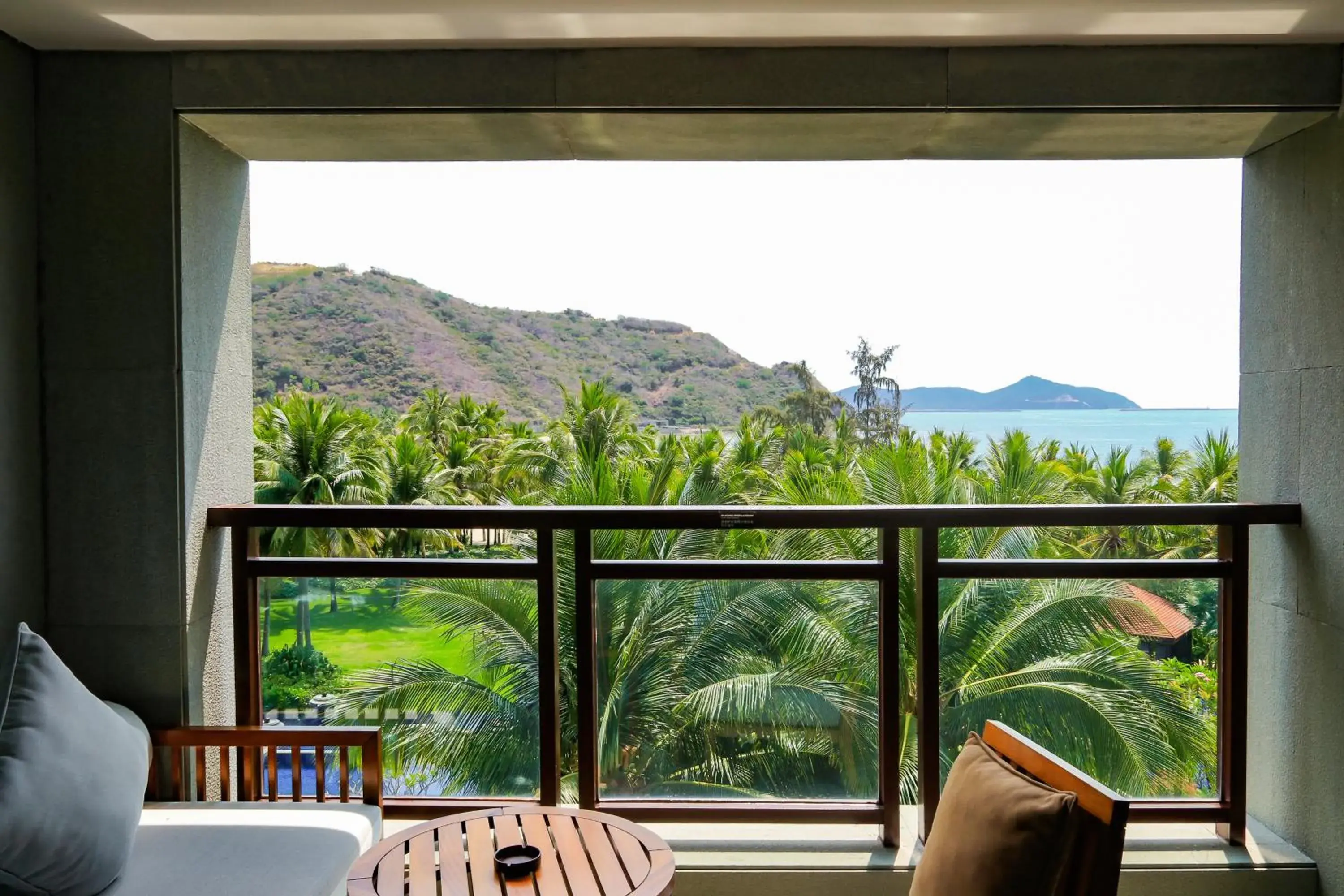Balcony/Terrace, Mountain View in LUHUITOU Sanya Resort