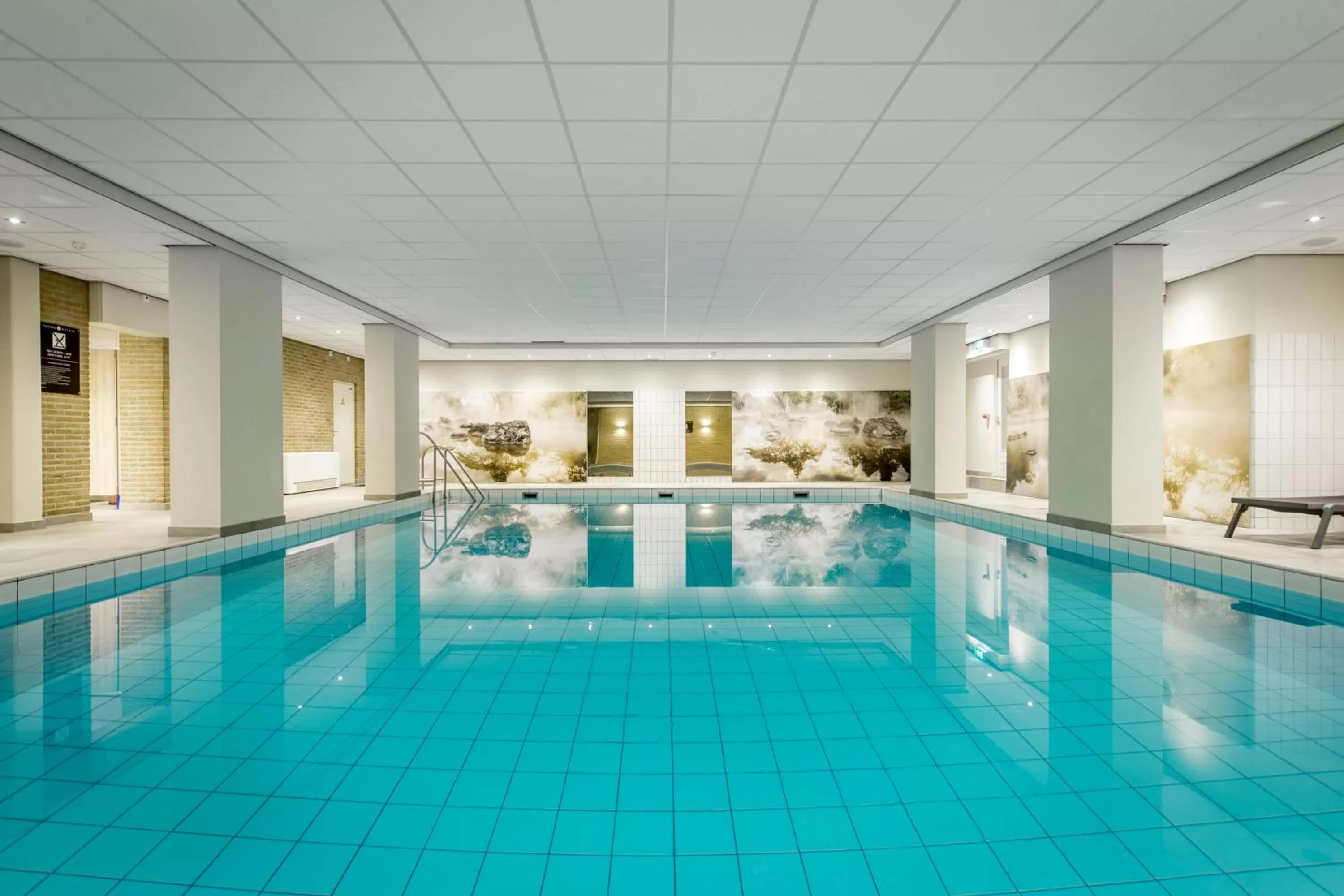 Swimming pool in Fletcher Hotel-Restaurant Frerikshof