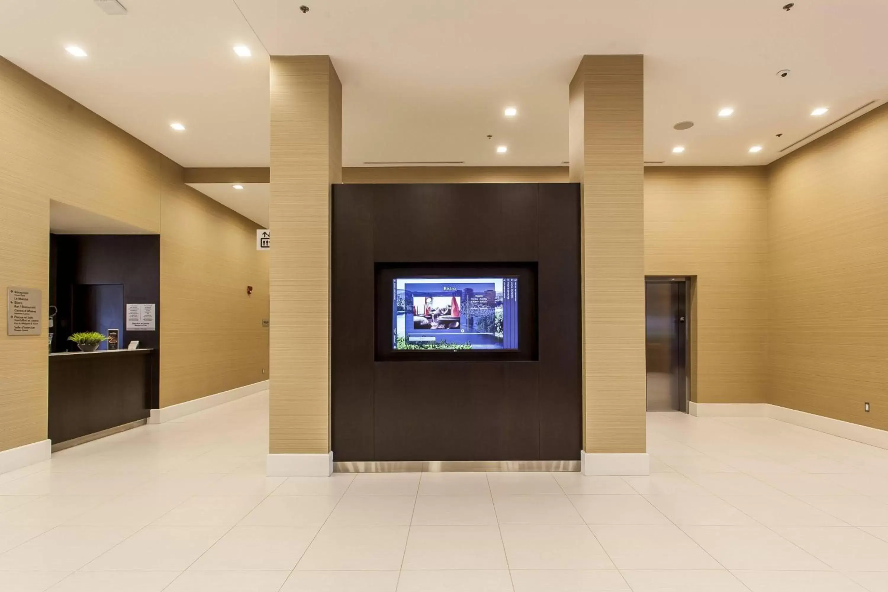 Other, TV/Entertainment Center in Courtyard by Marriott Montreal West Island/Baie D’Urfe