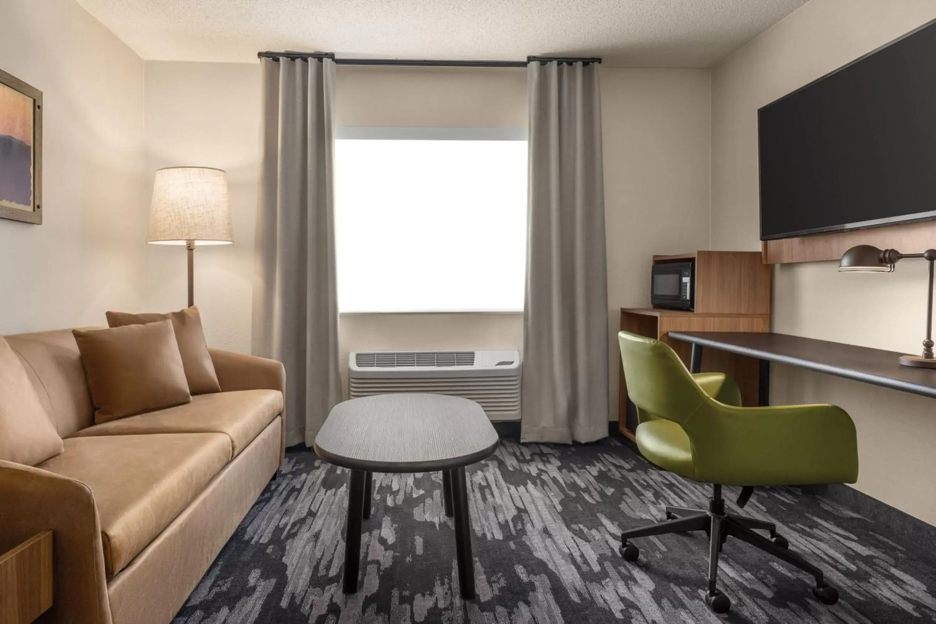 Photo of the whole room, Seating Area in Fairfield Inn & Suites Findlay