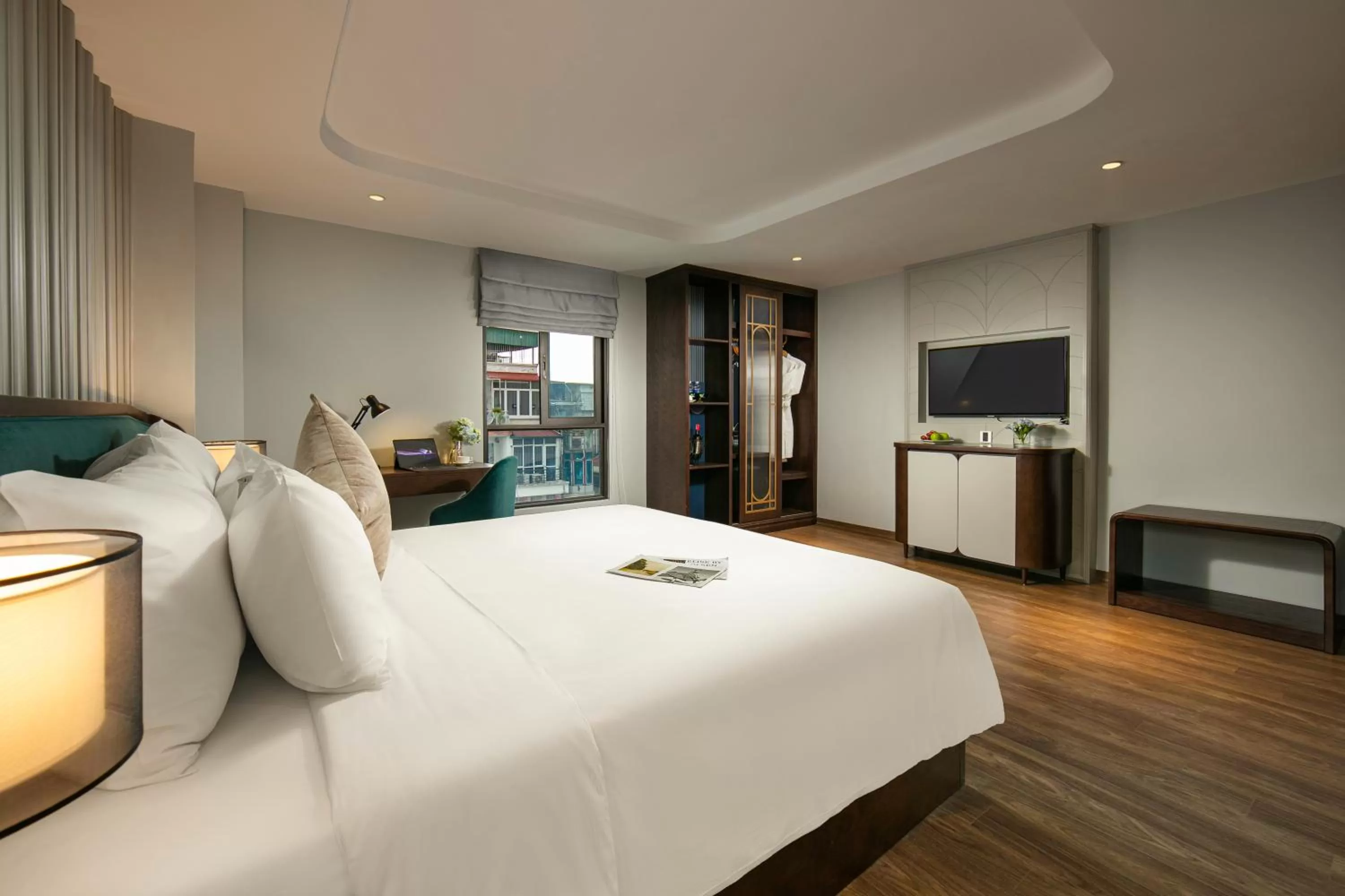 Photo of the whole room, Bed in MAY DE VILLE Lakeside Hotel