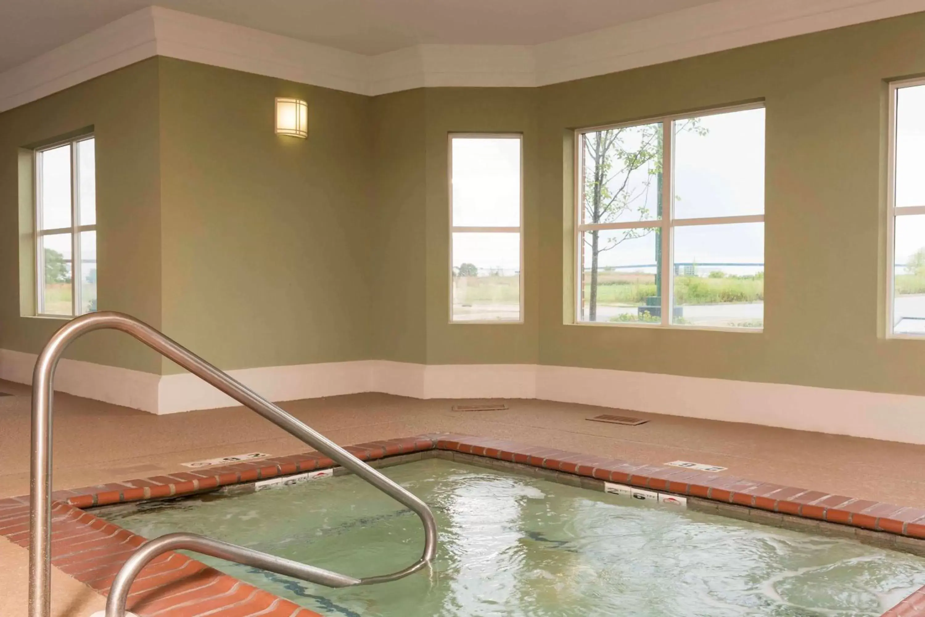 Pool view, Swimming Pool in Homewood Suites by Hilton Indianapolis Airport / Plainfield