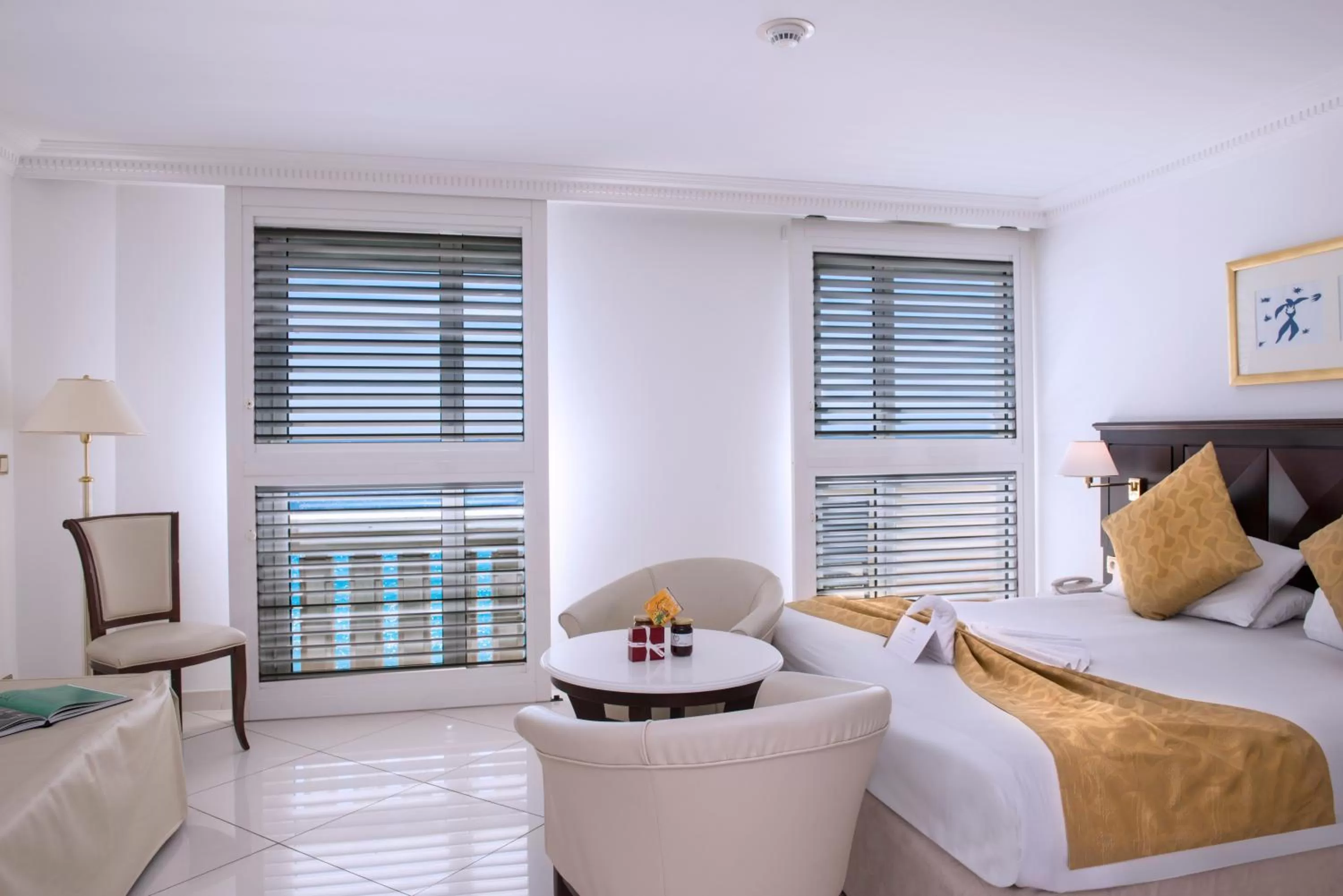 Photo of the whole room, Bed in Hôtel West End Promenade