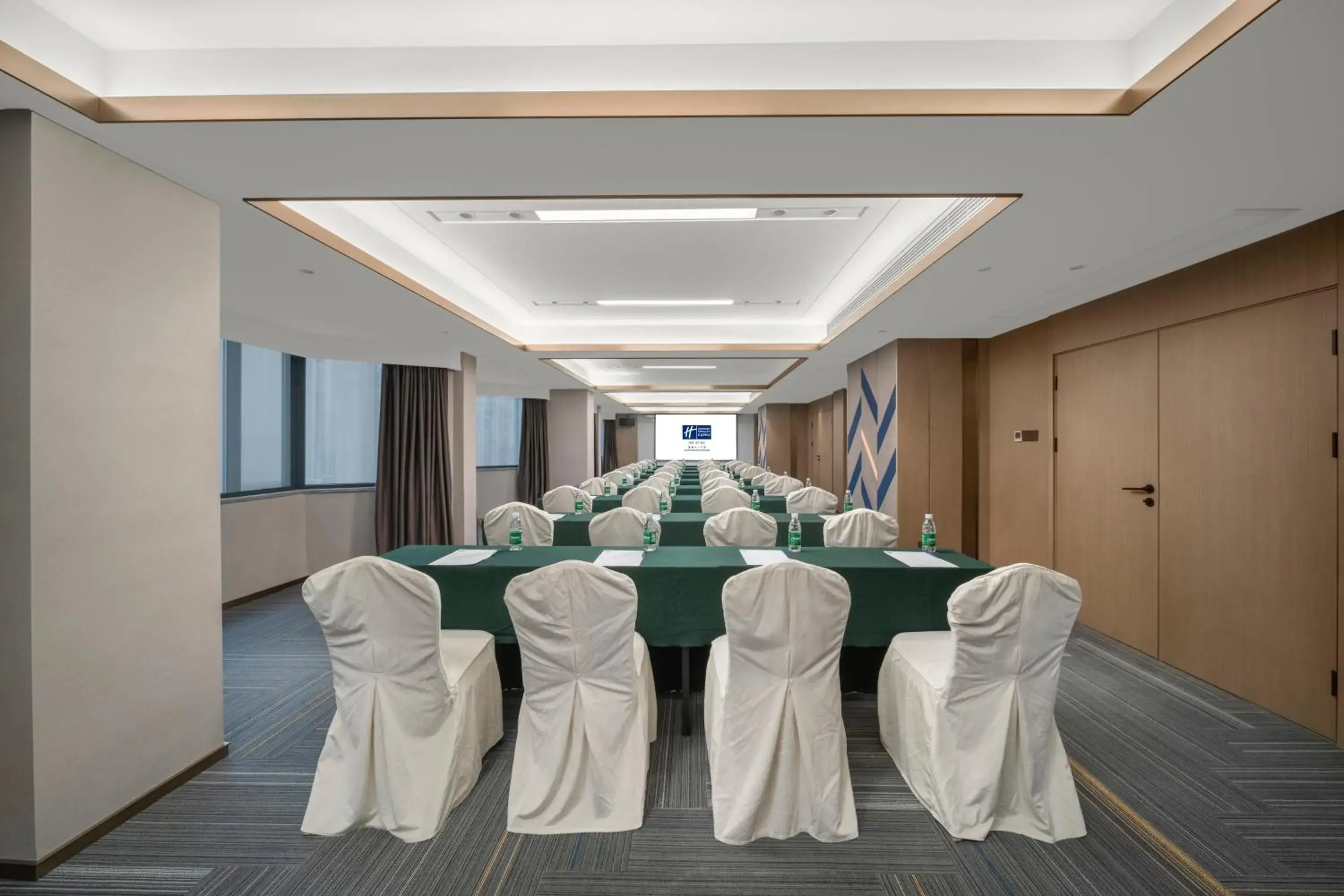 Meeting/conference room in Holiday Inn Express Nanchang Bayi Square