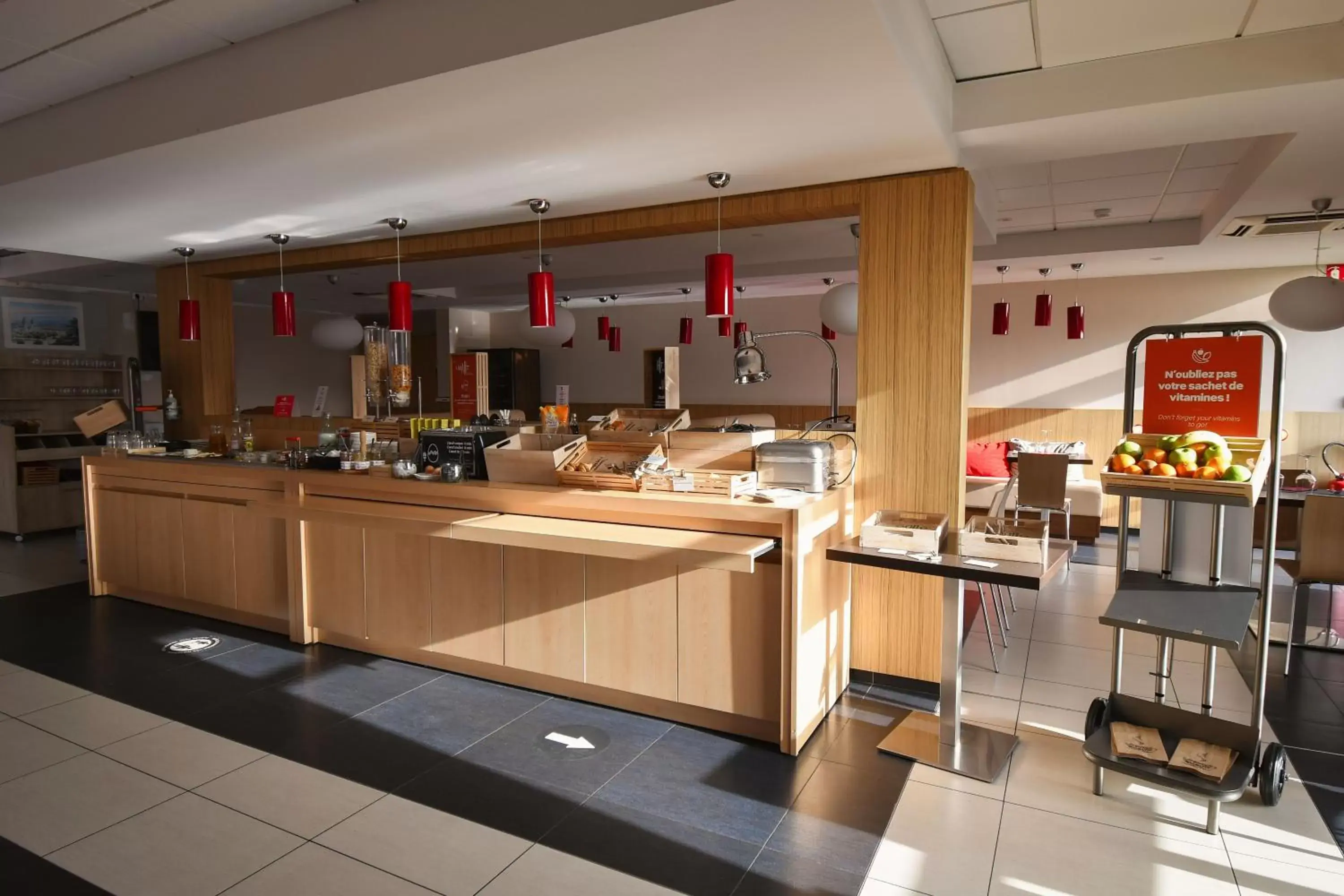 Buffet breakfast, Restaurant/Places to Eat in ibis Saintes