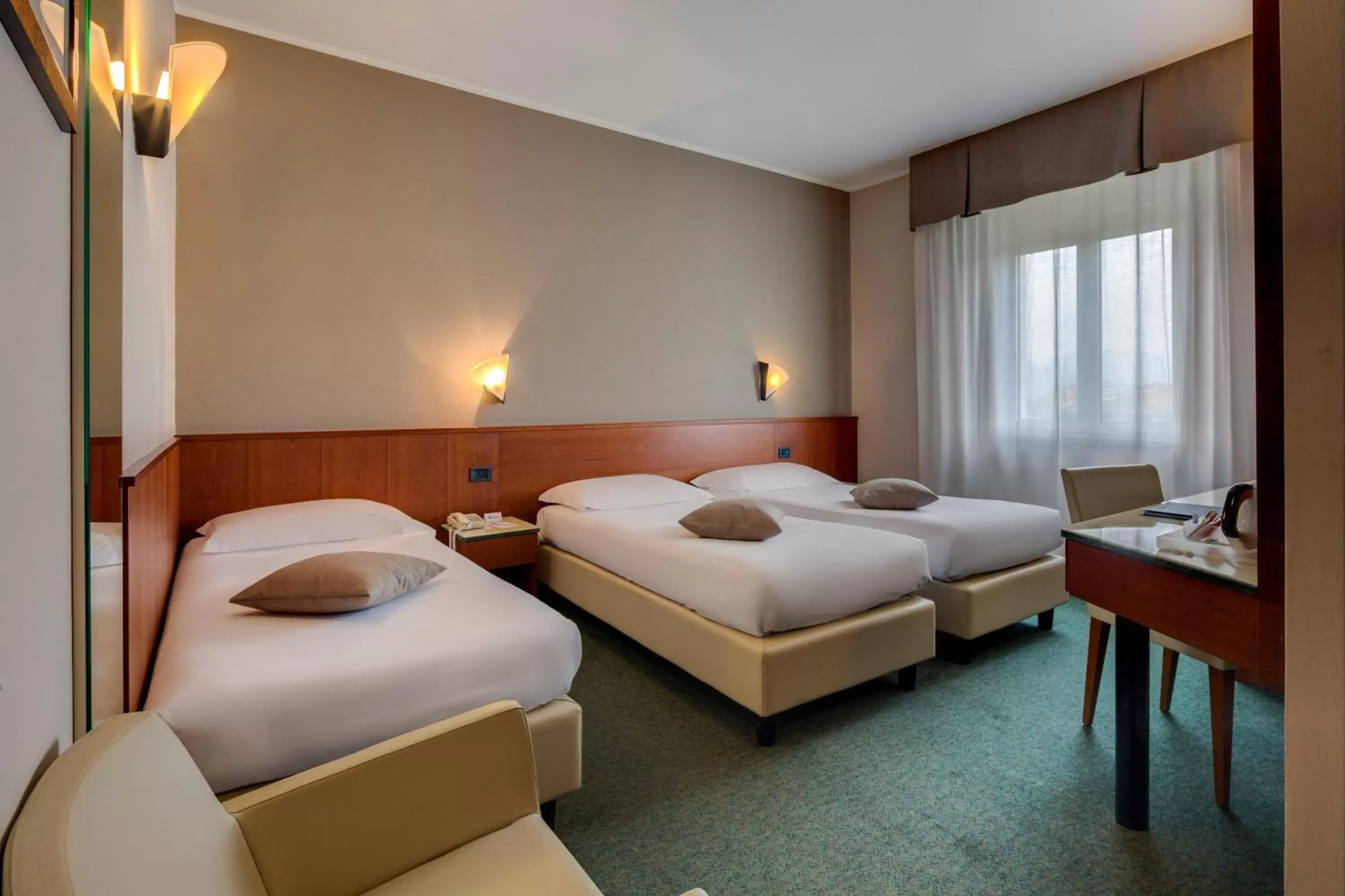 Photo of the whole room, Bed in Best Western Hotel Turismo