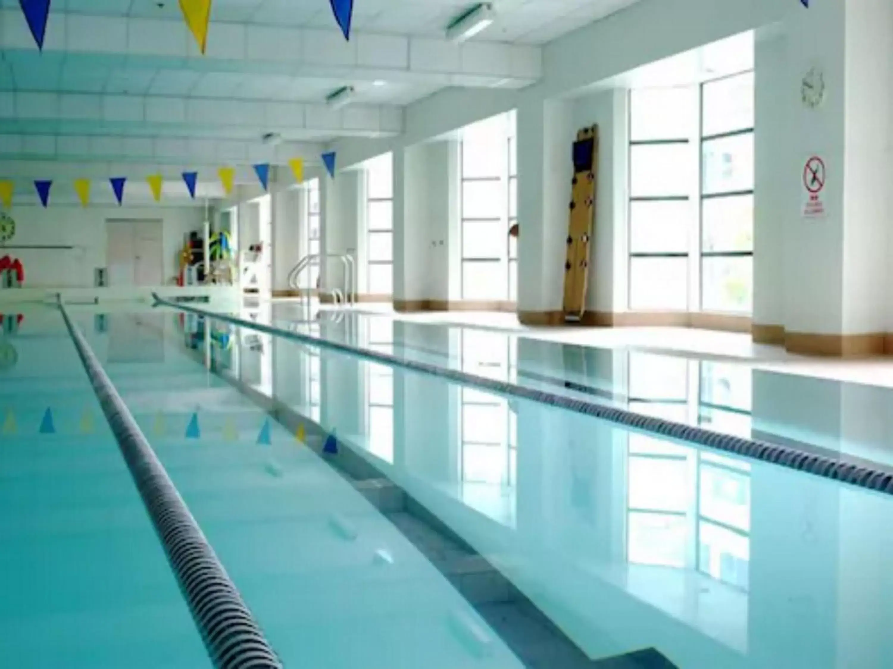 Swimming Pool in Harbor Court Hotel