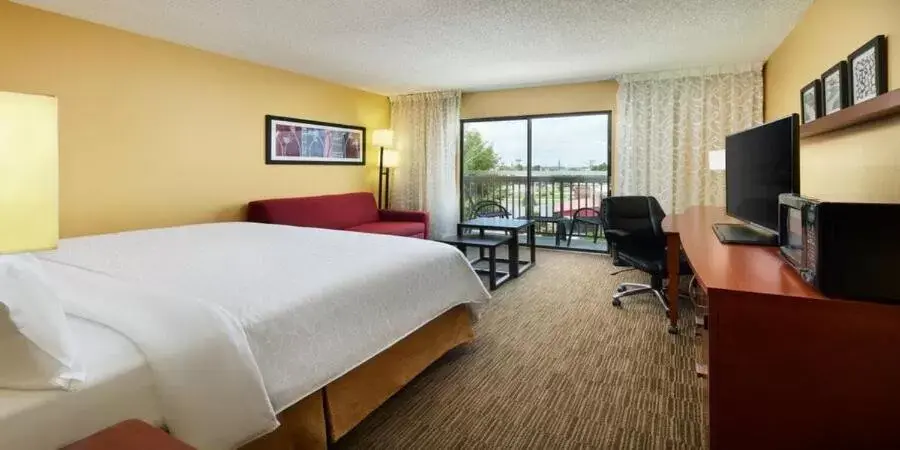 Bedroom in Holiday Inn Express Tifton, an IHG Hotel