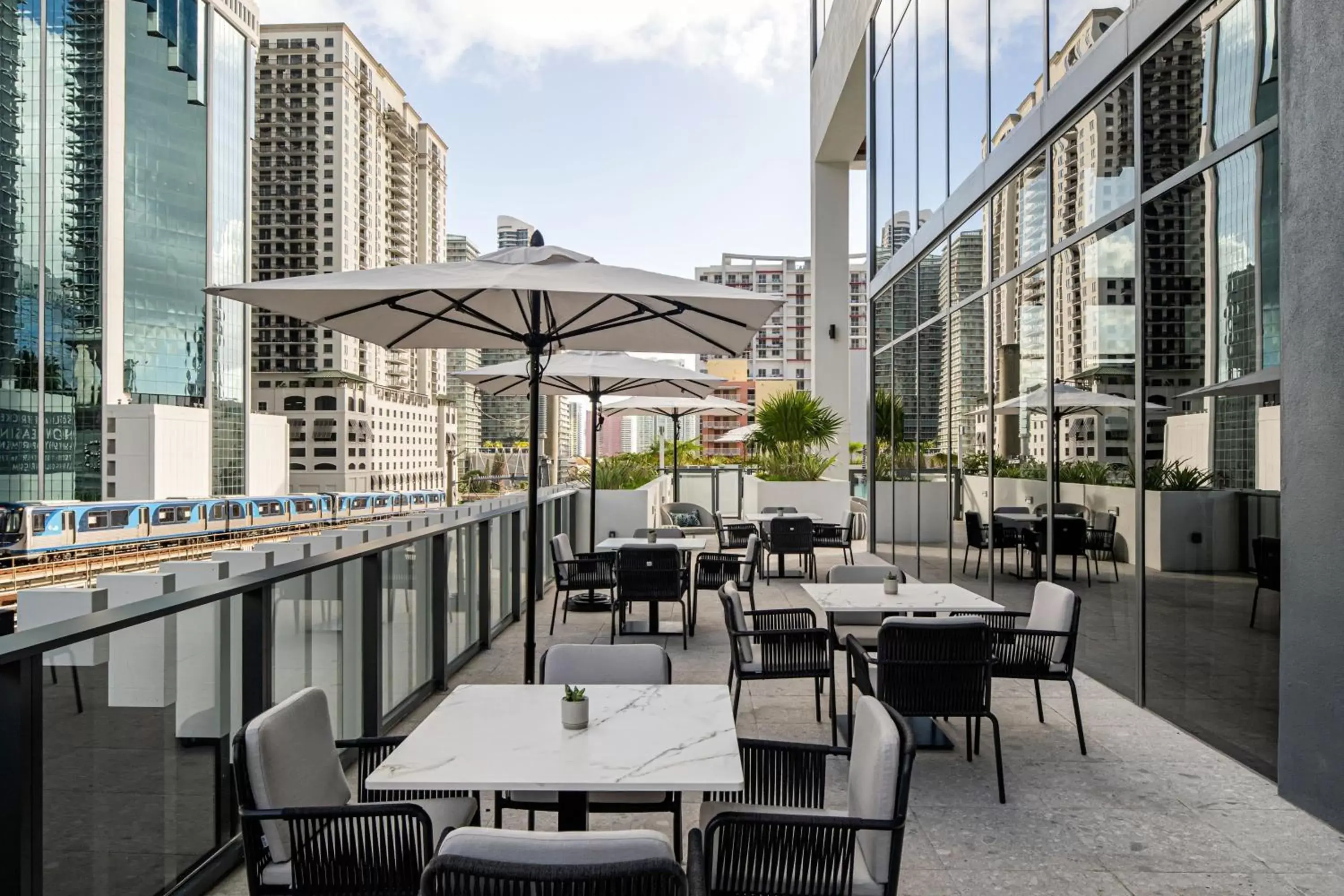 Property building, Restaurant/Places to Eat in Element Miami Brickell