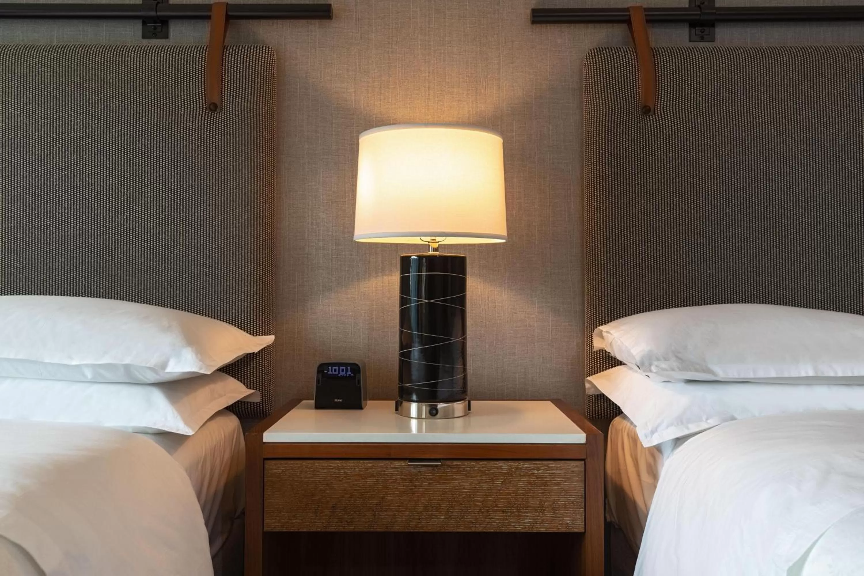 Photo of the whole room, Bed in Sheraton Grand Chicago Riverwalk