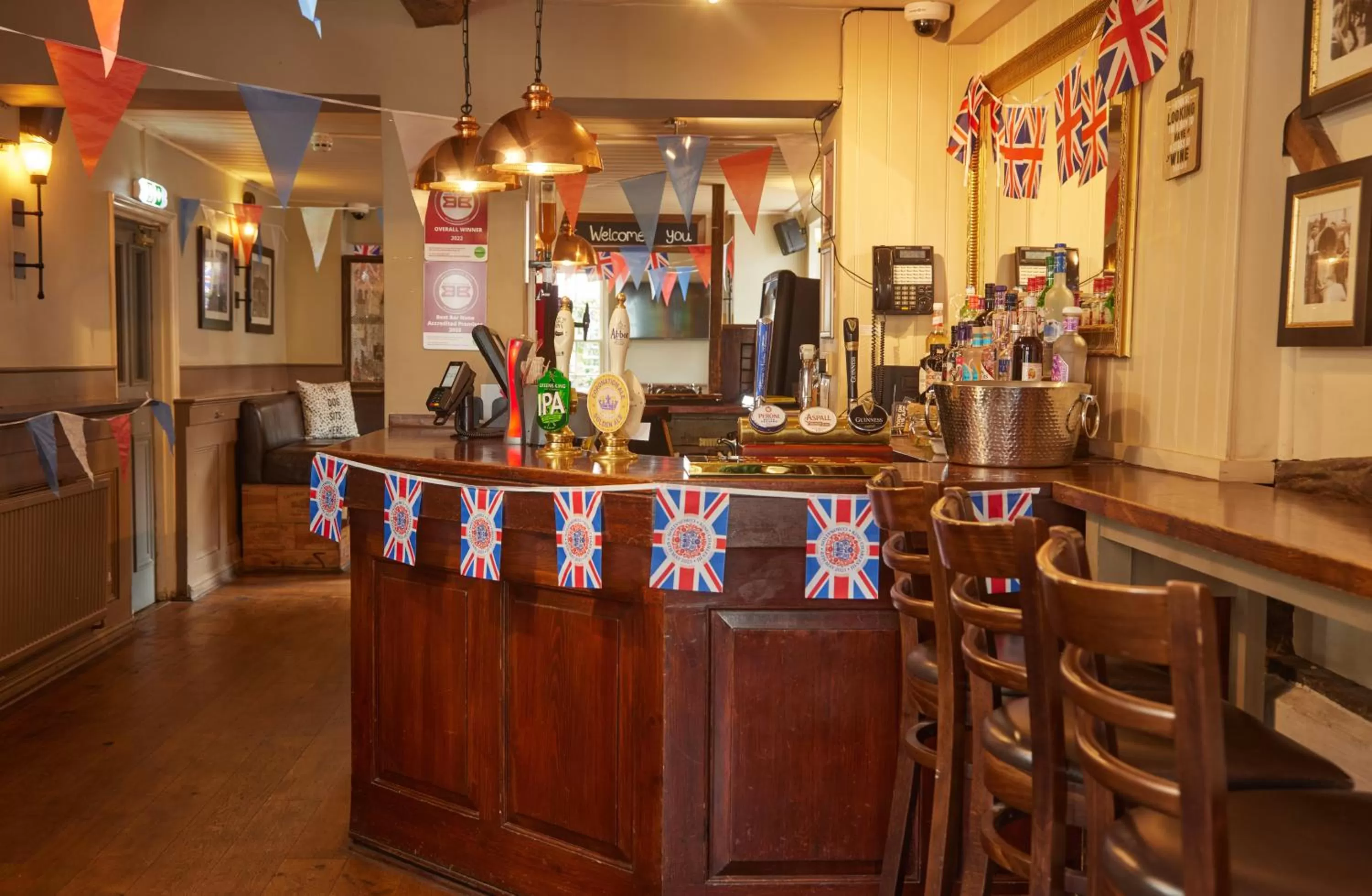 Lounge or bar in The Bell Hotel Woburn By Greene King Inns