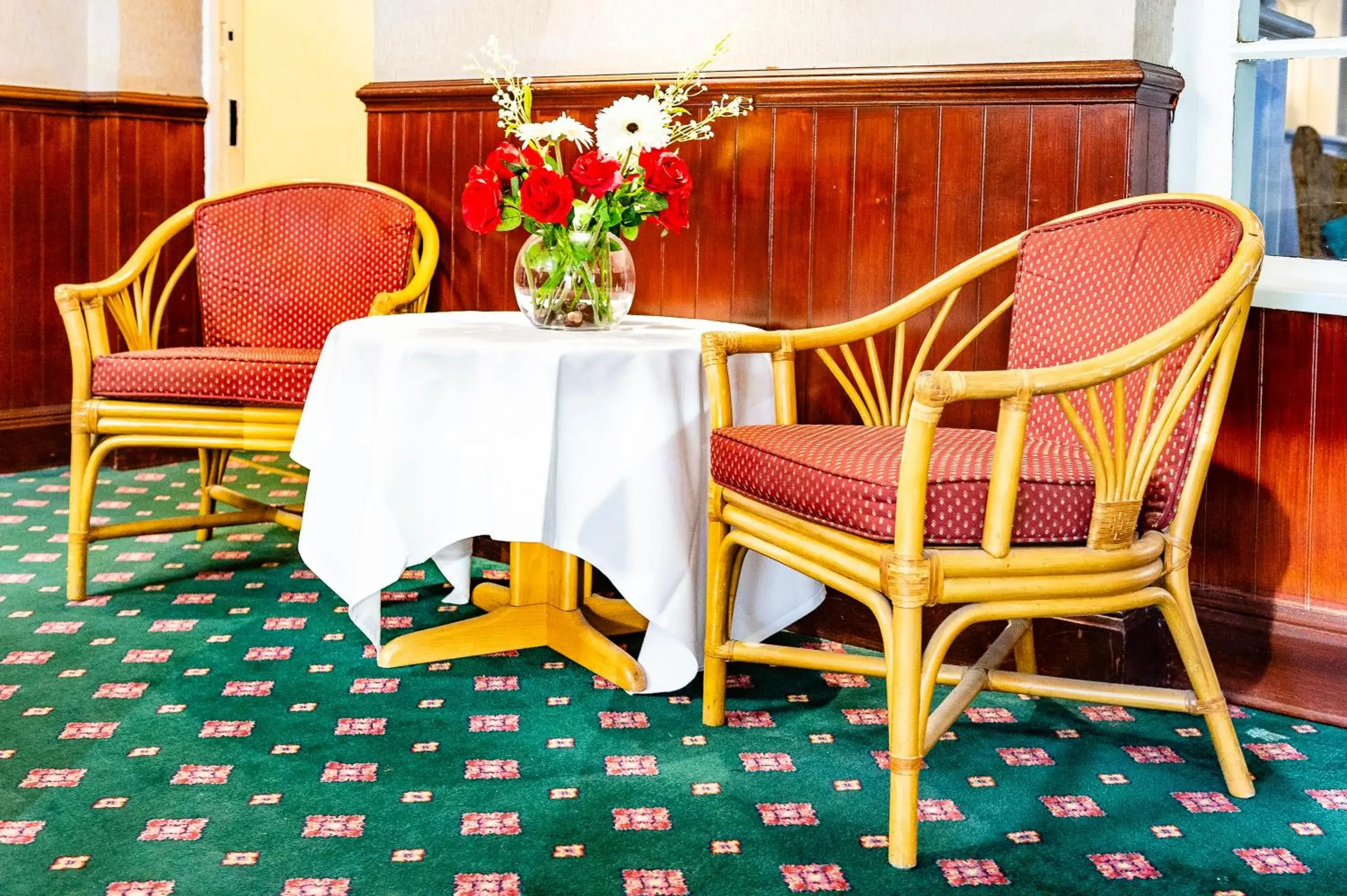 Seating area in OYO Paddington House Hotel