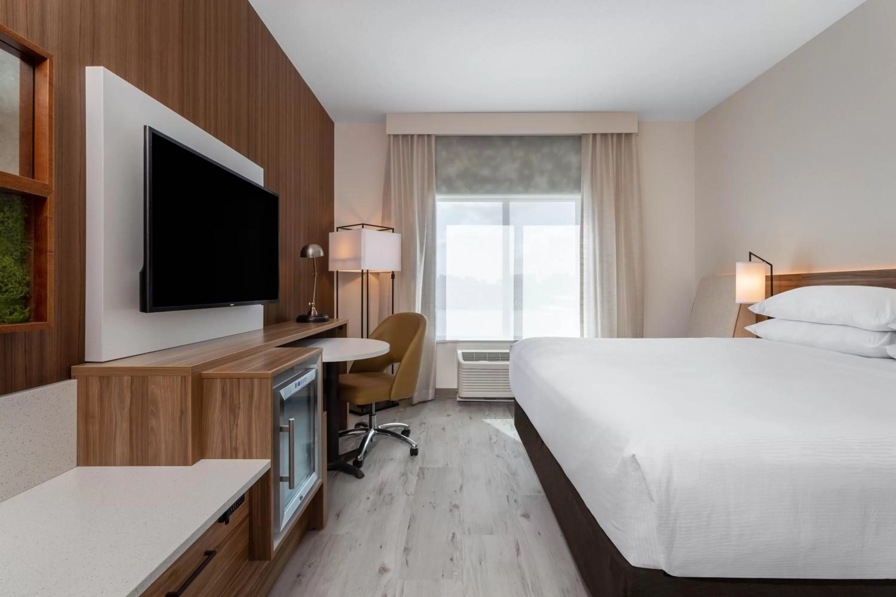 Bedroom, Bed in Wyndham Garden Orlando Universal / I Drive