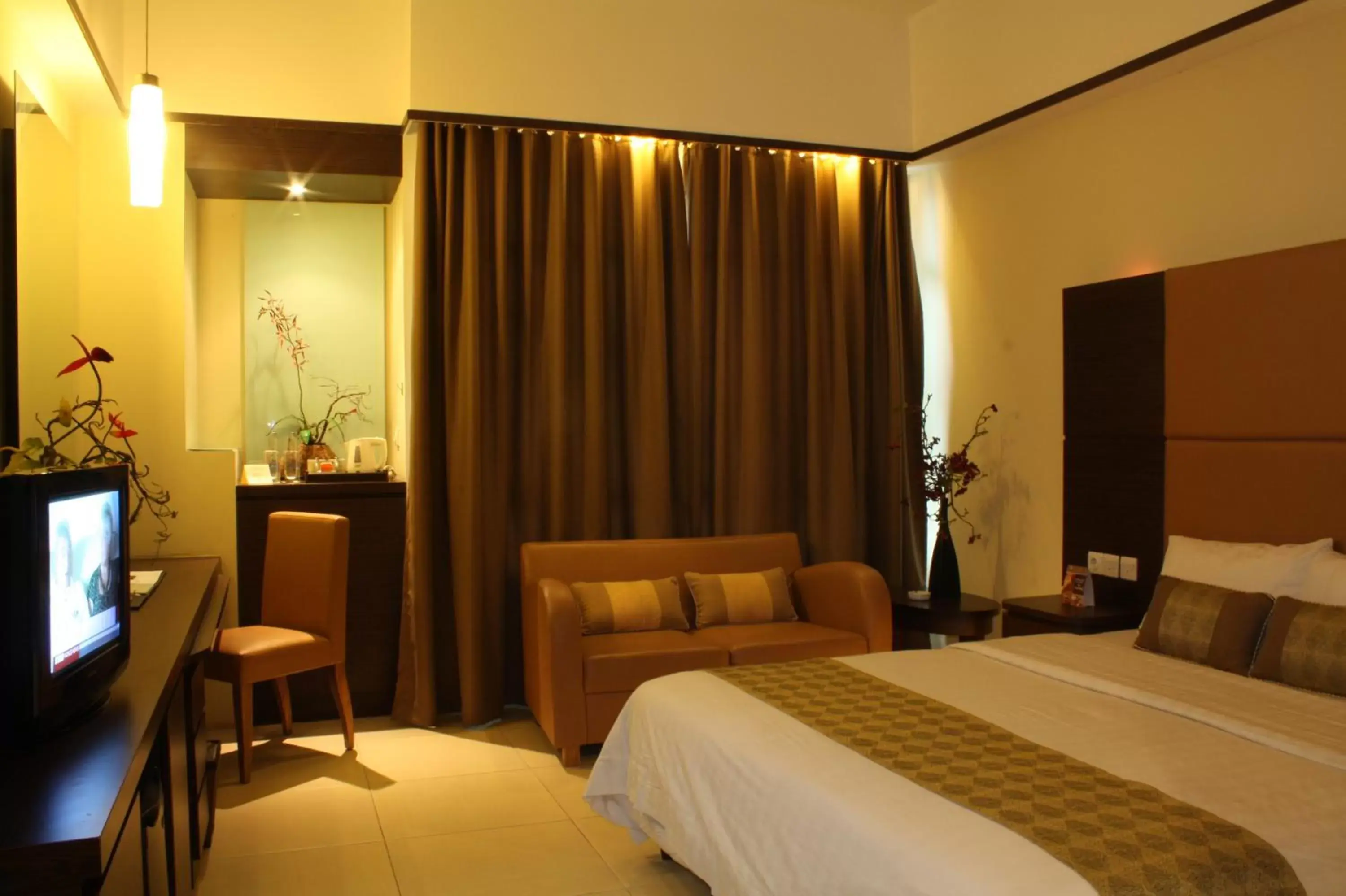 Bedroom, Bed in Grand Pasundan Convention Hotel