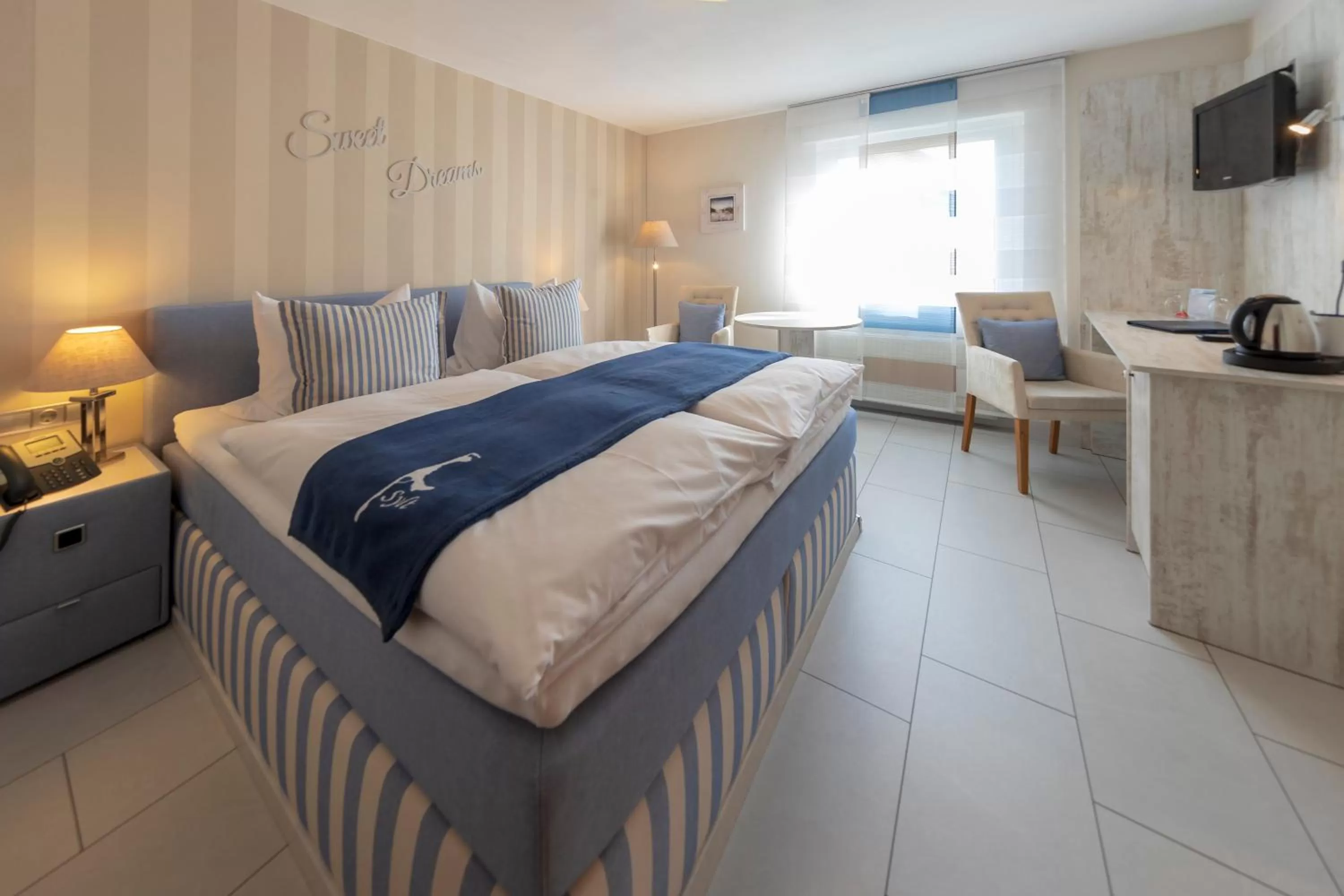 Photo of the whole room, Bed in Hotel Höhn