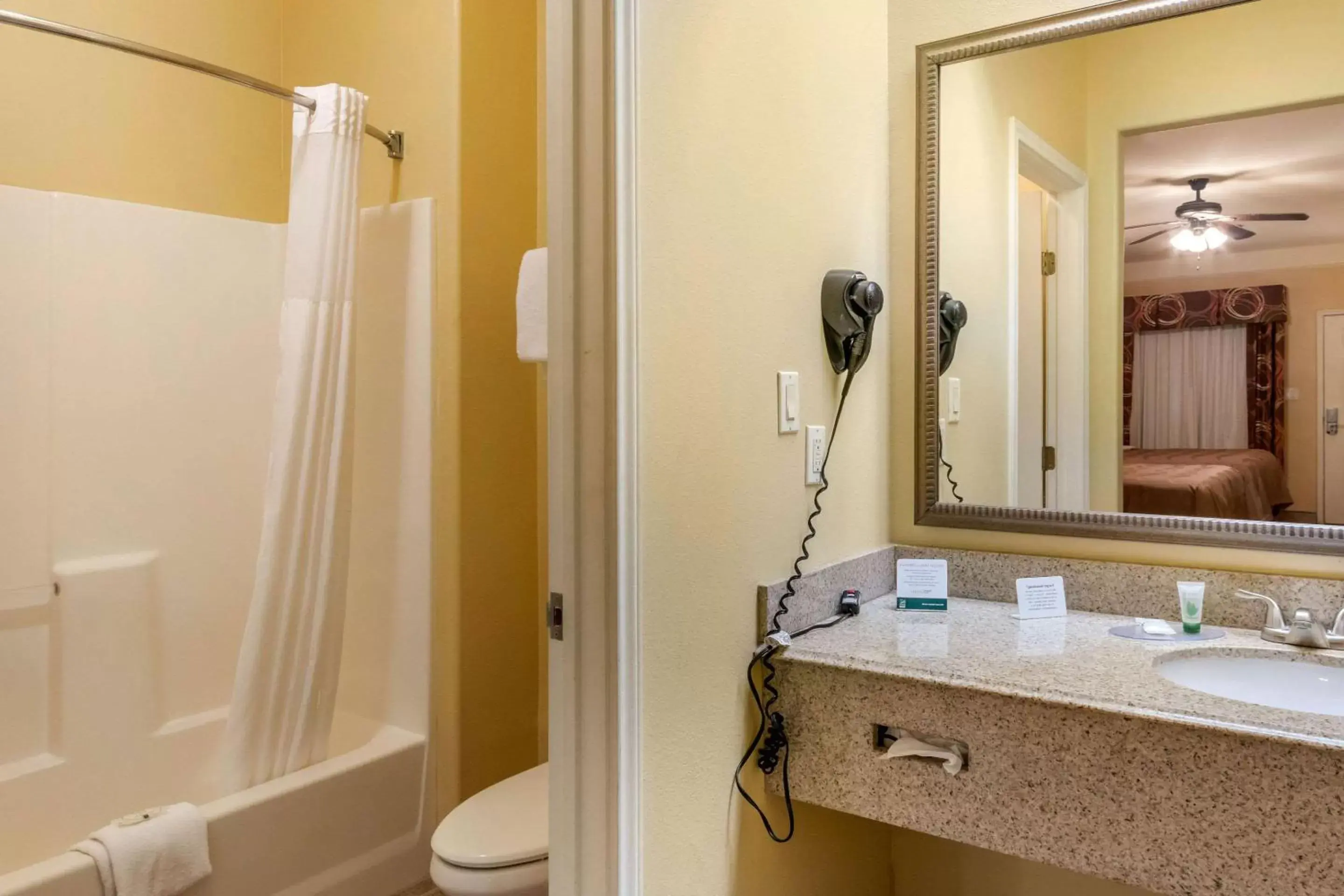 Bathroom in Quality Inn & Suites at The Outlets Mercedes/Weslaco