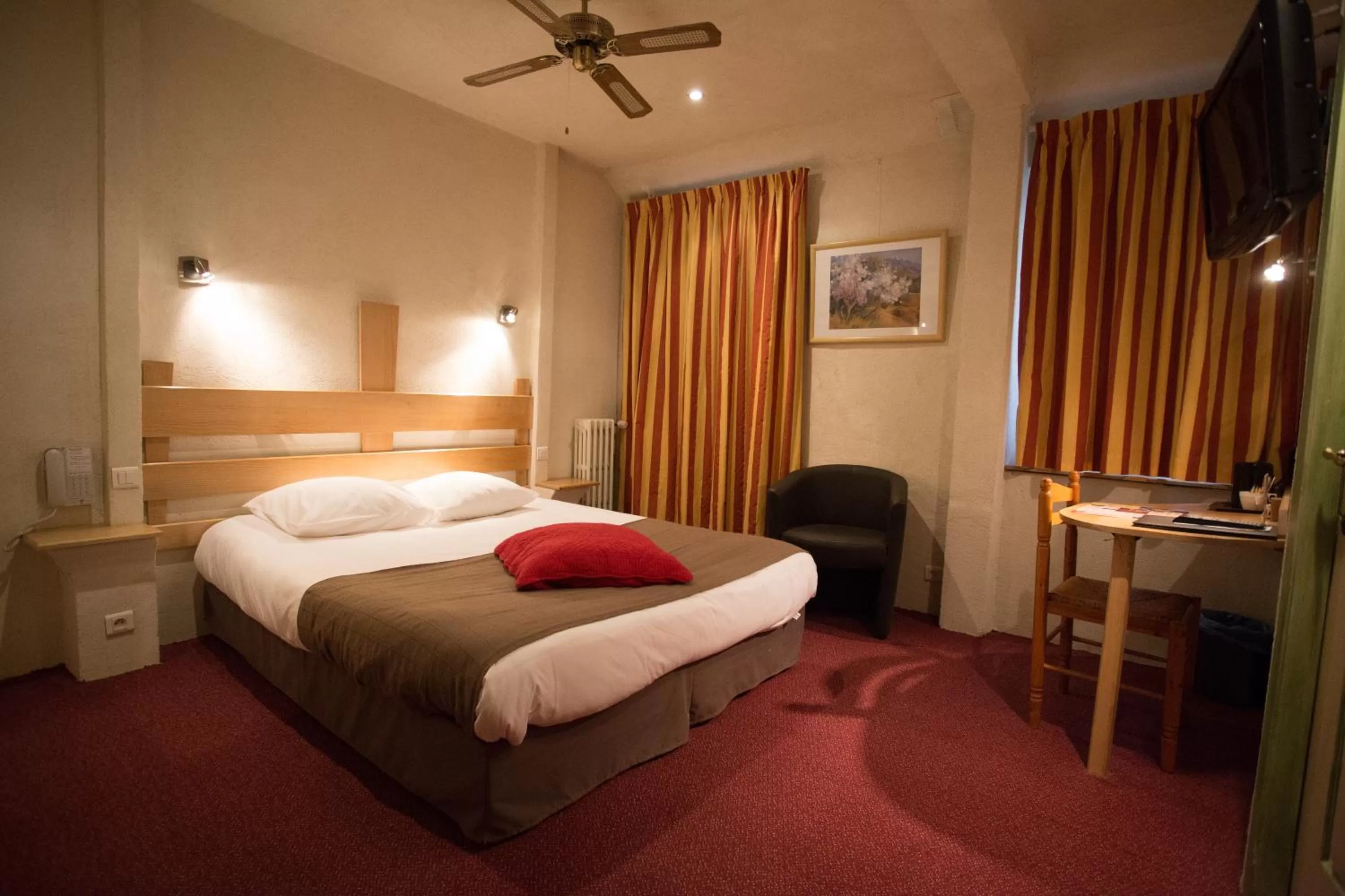 Bedroom, Bed in Logis hôtel du terreau