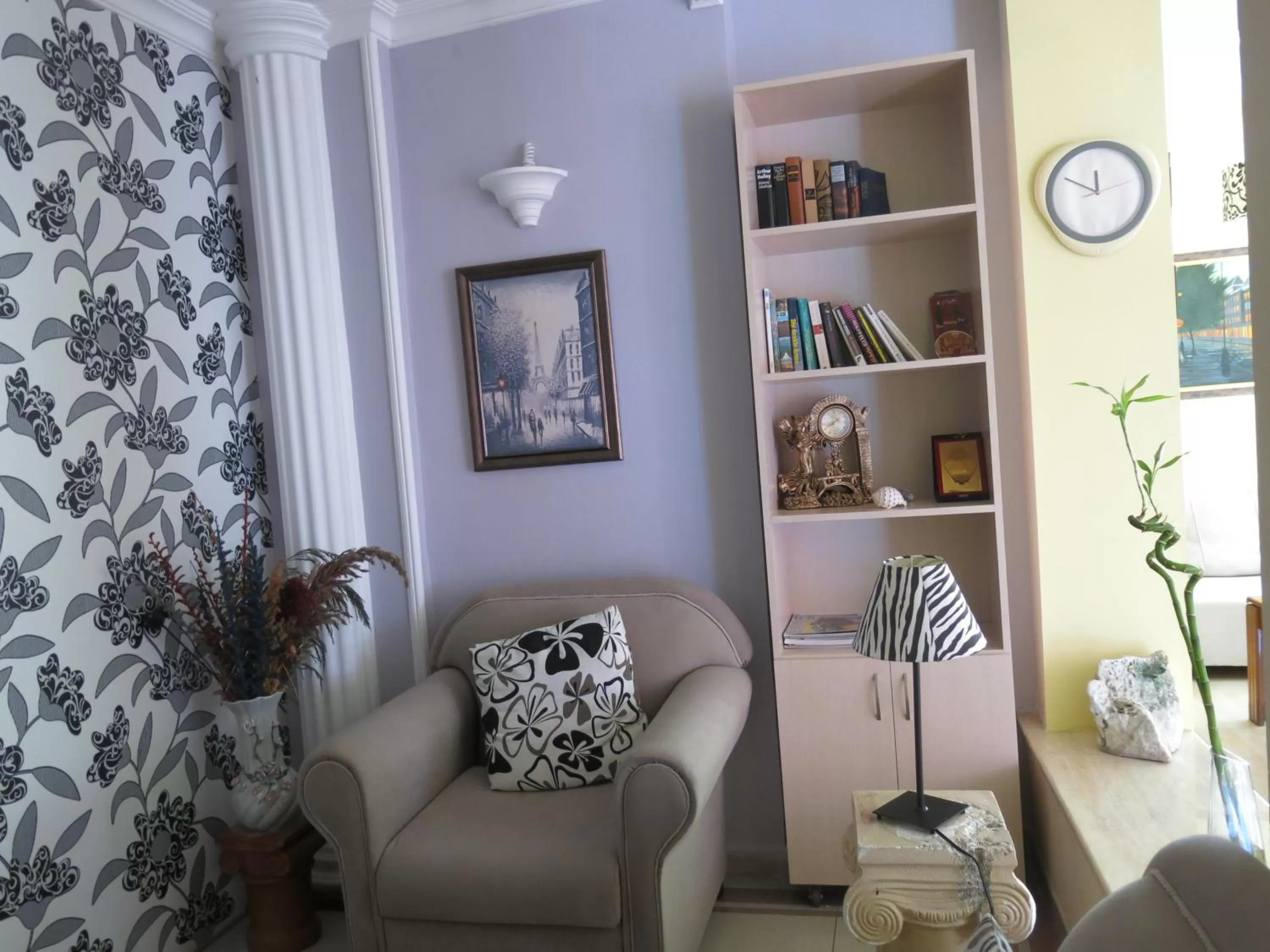 Library in Hotel Lido