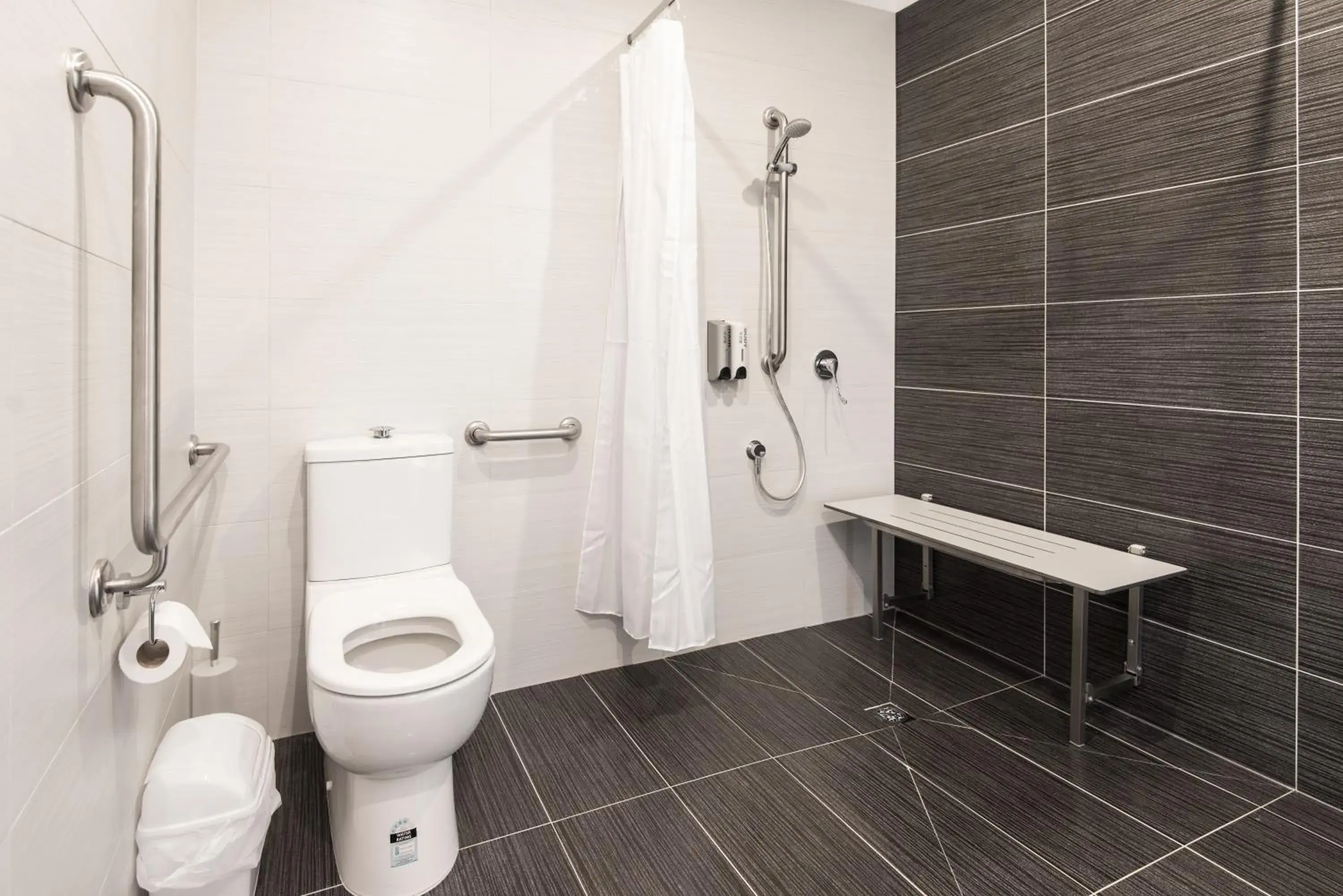 Food and drinks, Bathroom in Lily Sands Inn