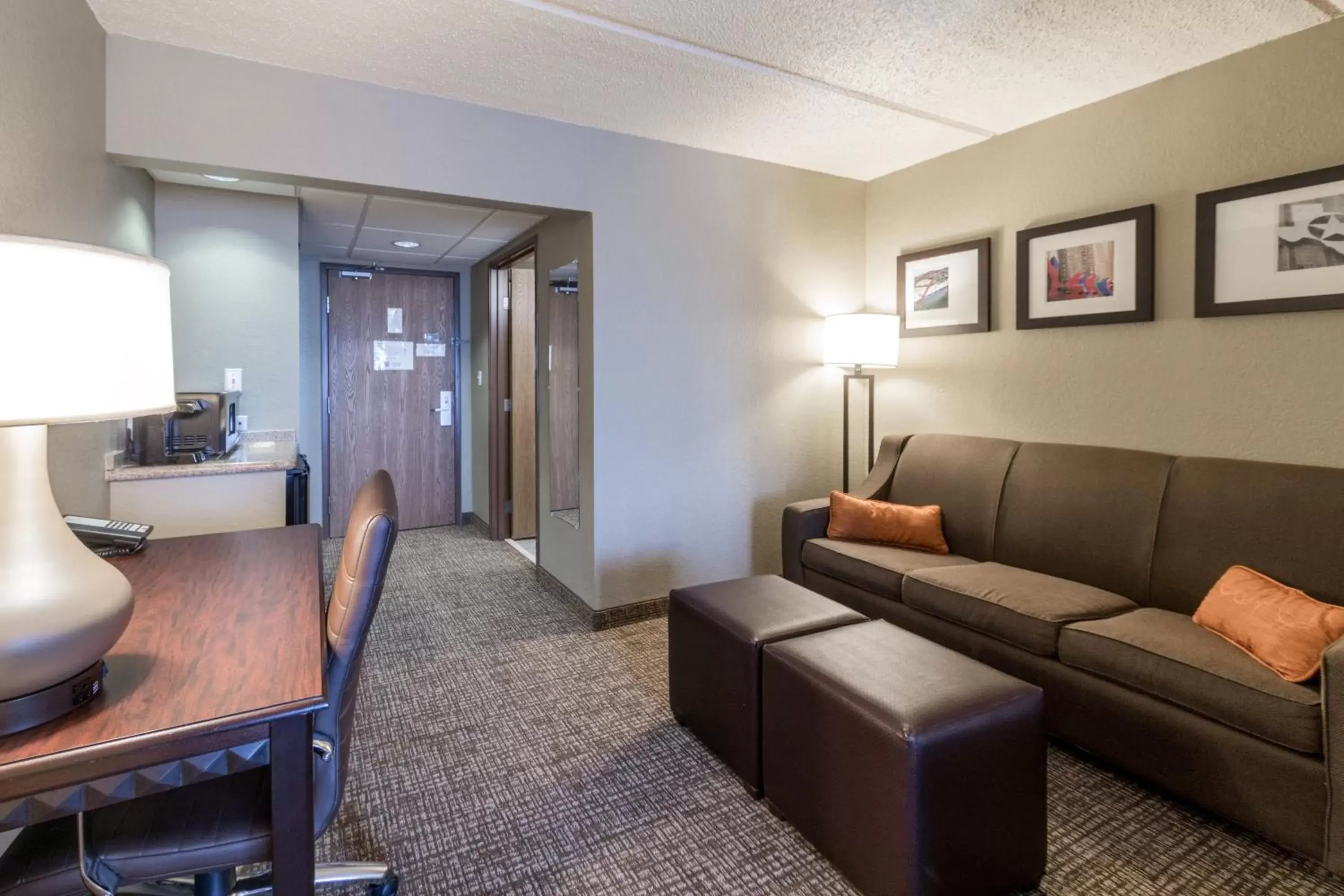 Living room, Seating Area in Comfort Suites Austin Airport